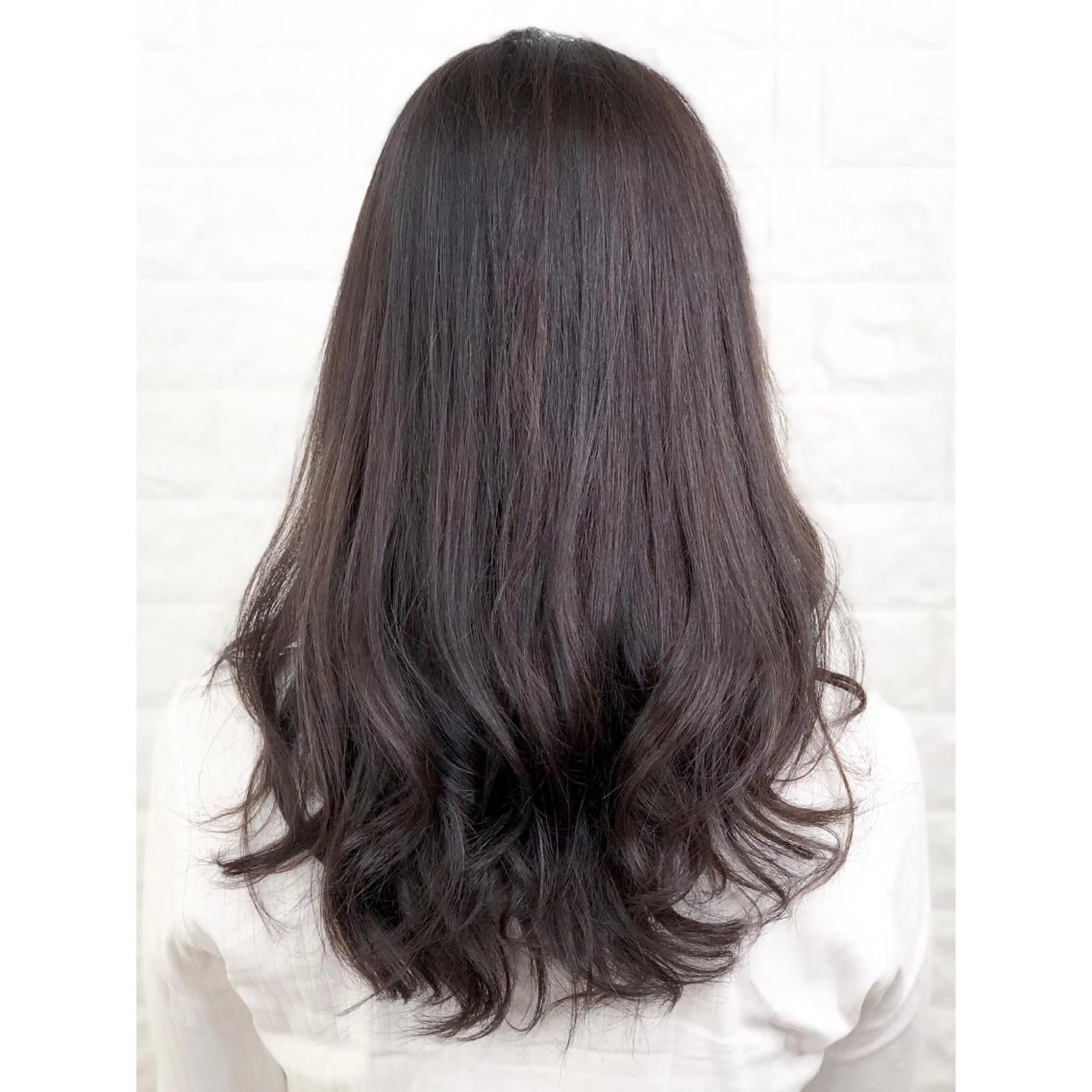セミロング カラー アッシュ アッシュブラウン ブラウンカラー ハイライトカラー ハイライト KIZU 髪質改善 オカルト怪談のヘアスタイル