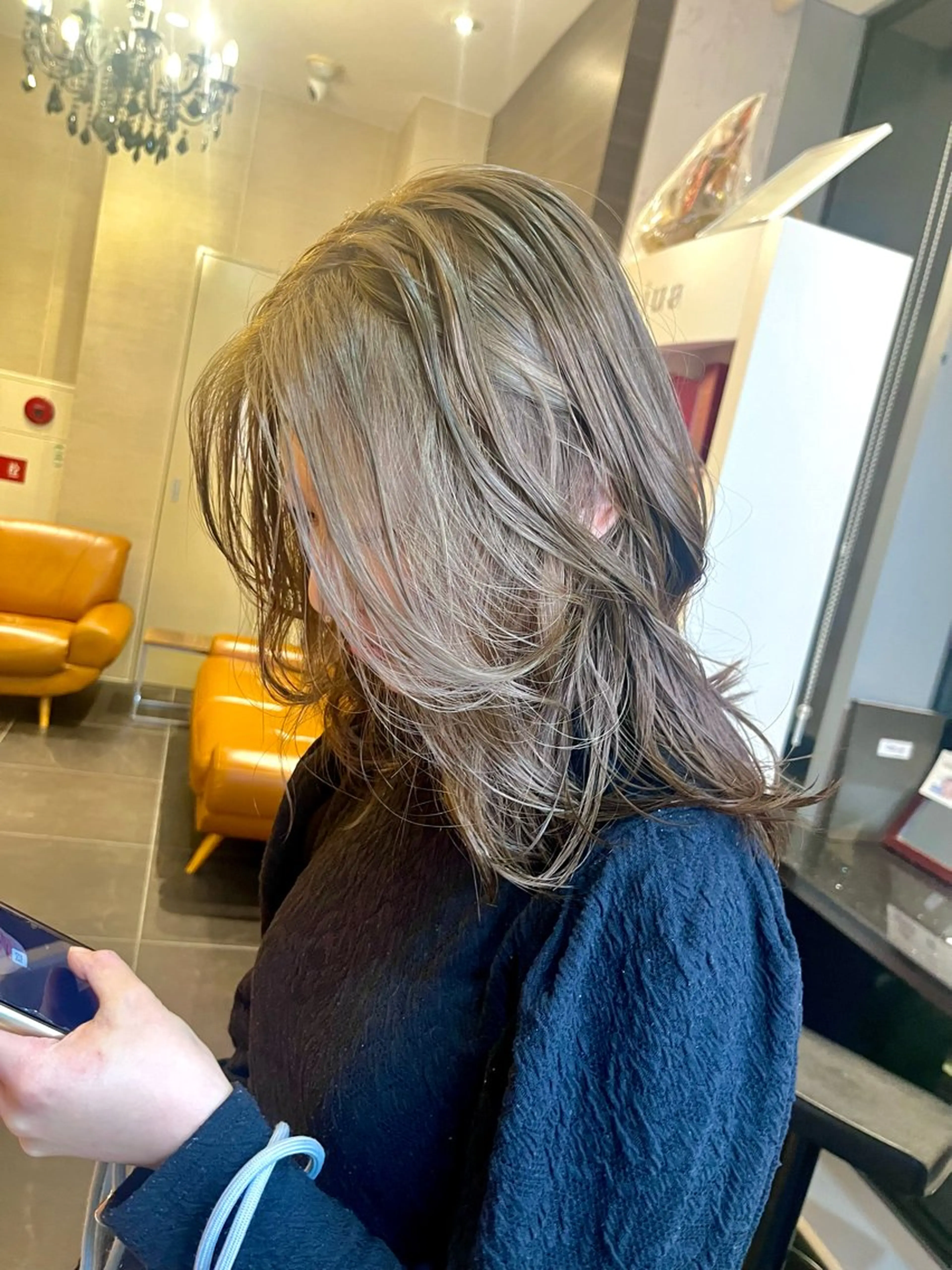 セミロング カラー 透明感カラー✨🩵 韓国ヘアkanatoのヘアスタイル