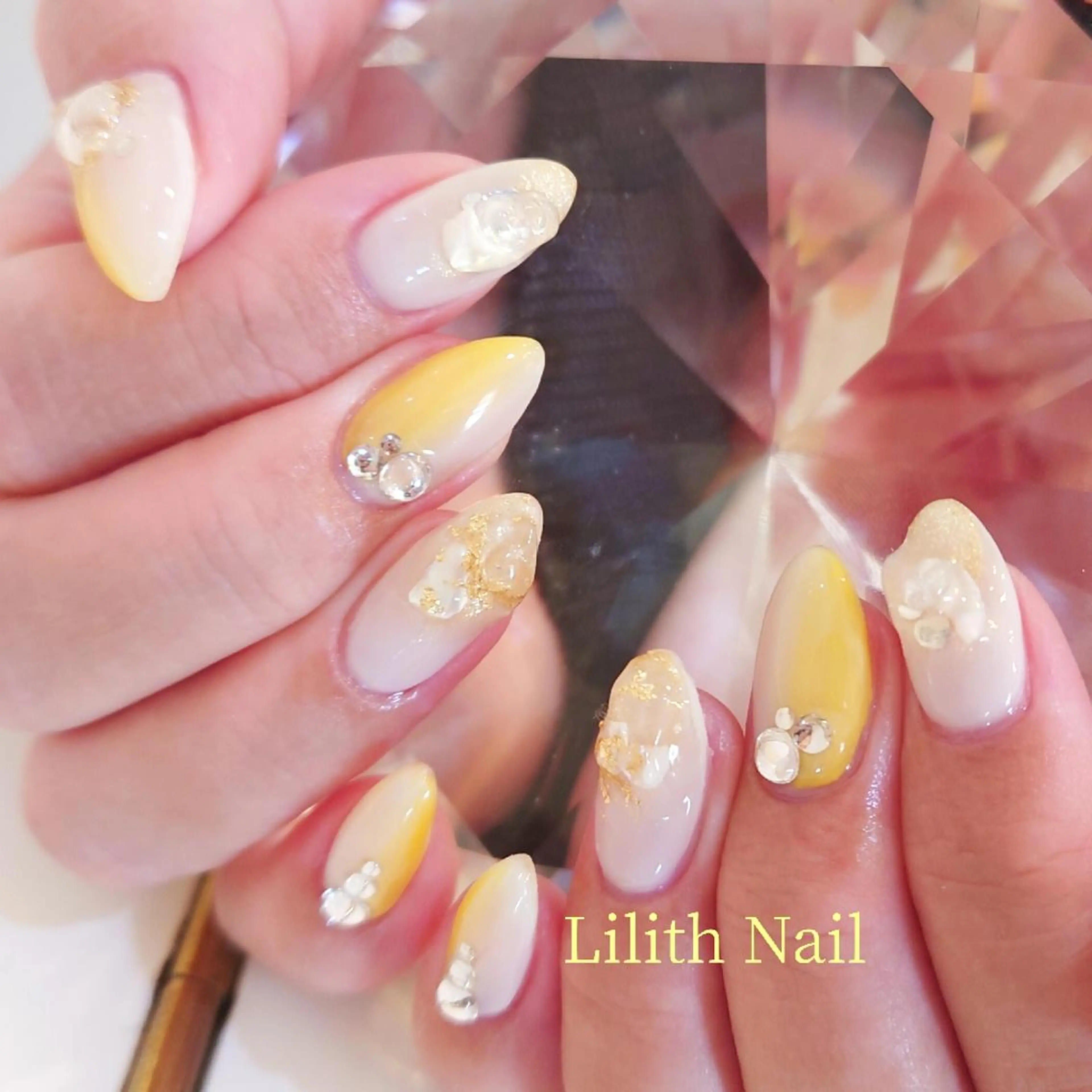 ネイル 夏ネイル 黄色 Lilith Nailのネイルデザイン