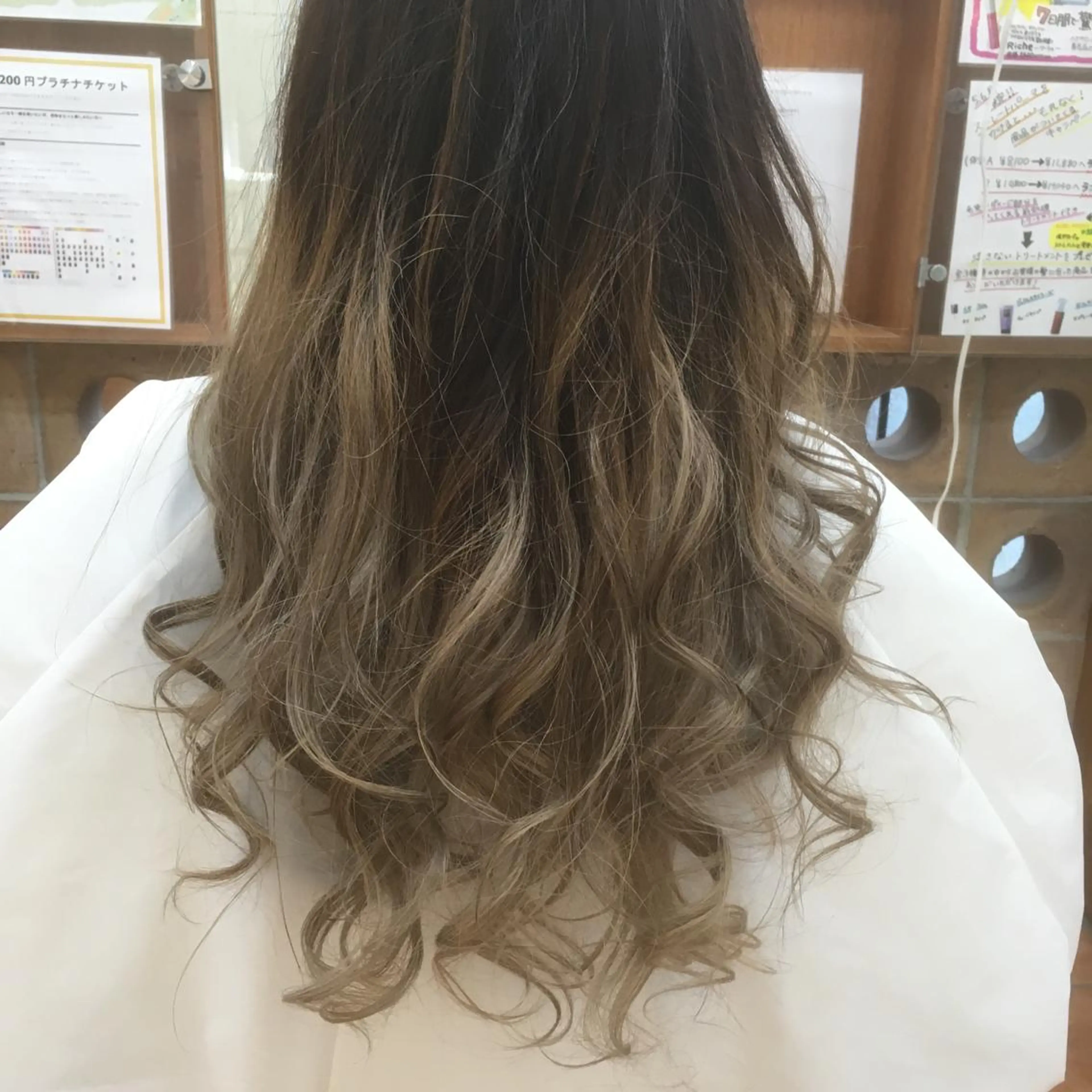 セミロング カラー 白髪ぼかしハイライト 柳川拓哉のヘアスタイル