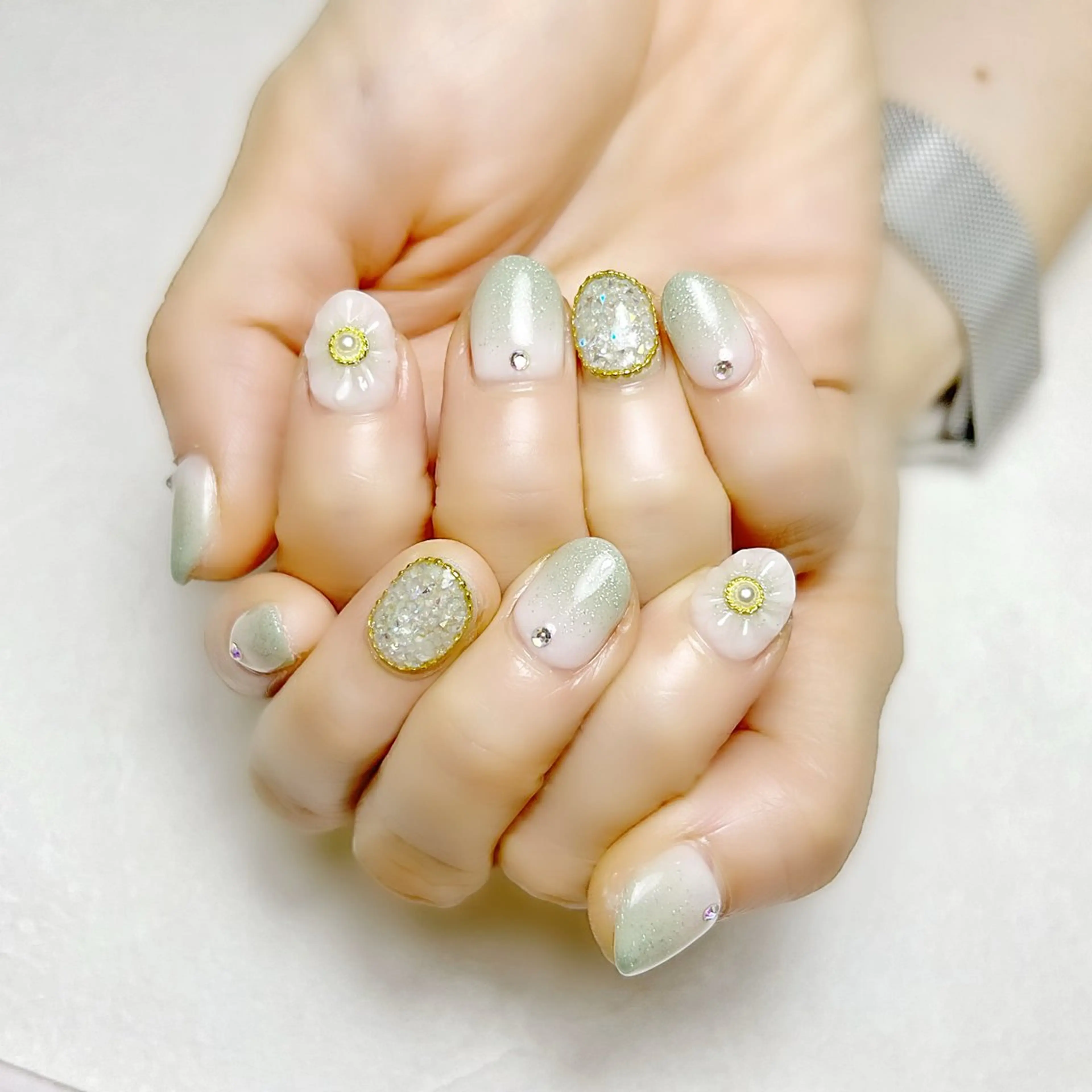 ネイル ガーリー グラデーション グリーン キラキラネイル 春ネイル rouse nail RISATOのネイルデザイン