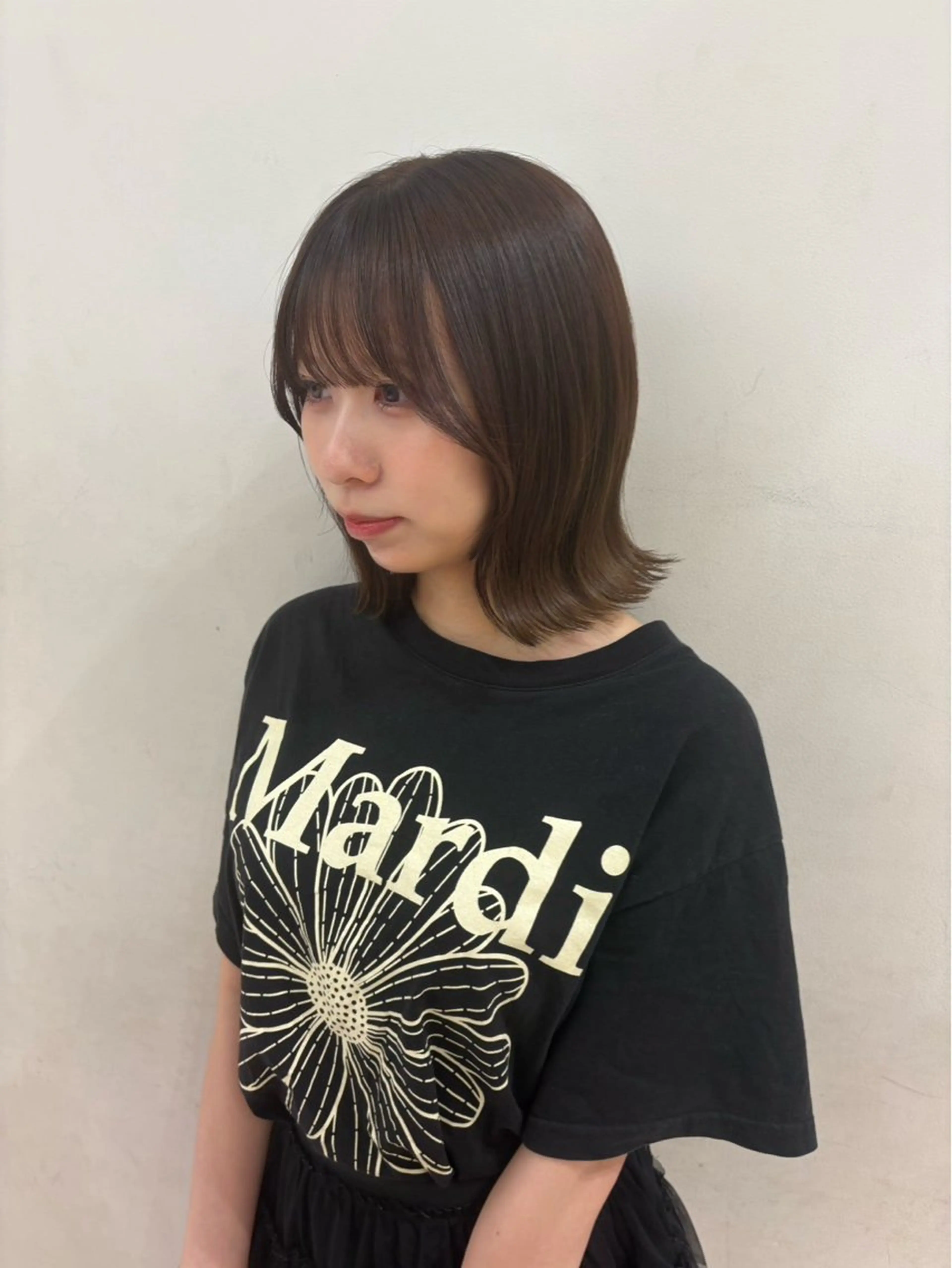 ミディアム カラー 荒川 三希のヘアスタイル
