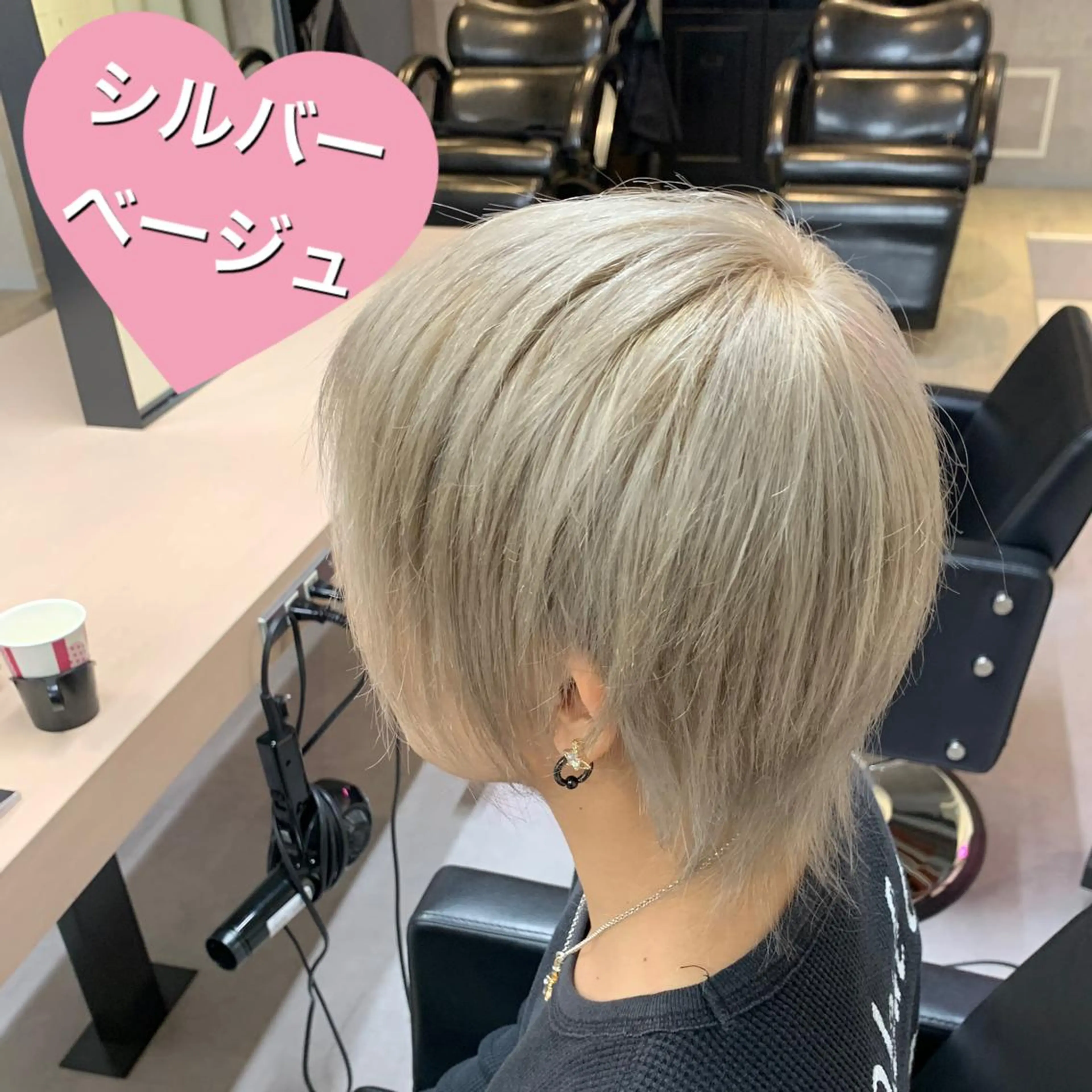 ショート カラー アディクシーカラー ベージュカラー ブリーチ シルバー シルバーベージュ カット ヘアカラー トリートメント ❤️Ruminate 日暮里店❤️のヘアスタイル