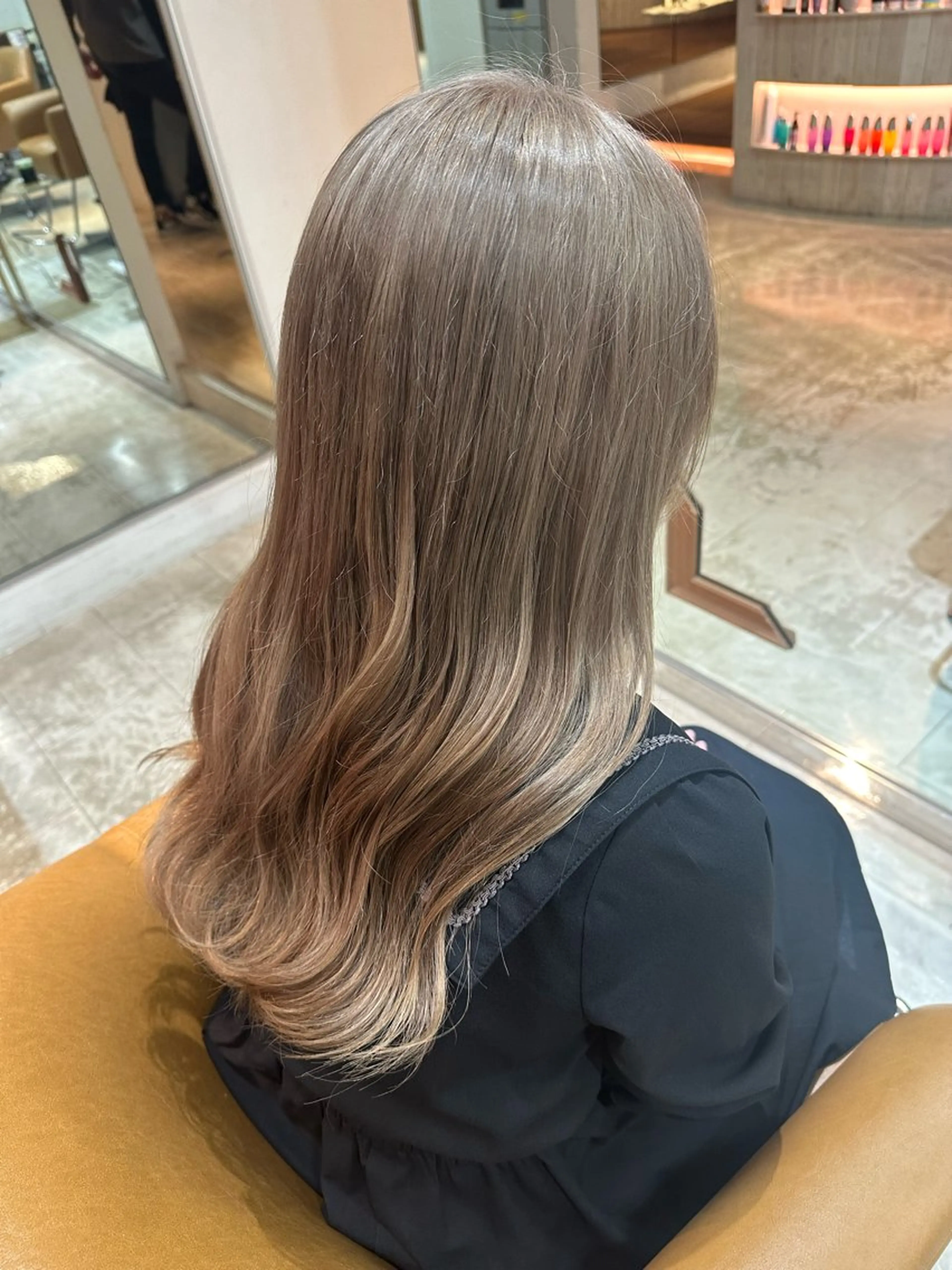 ロング 金 順惠のヘアスタイル