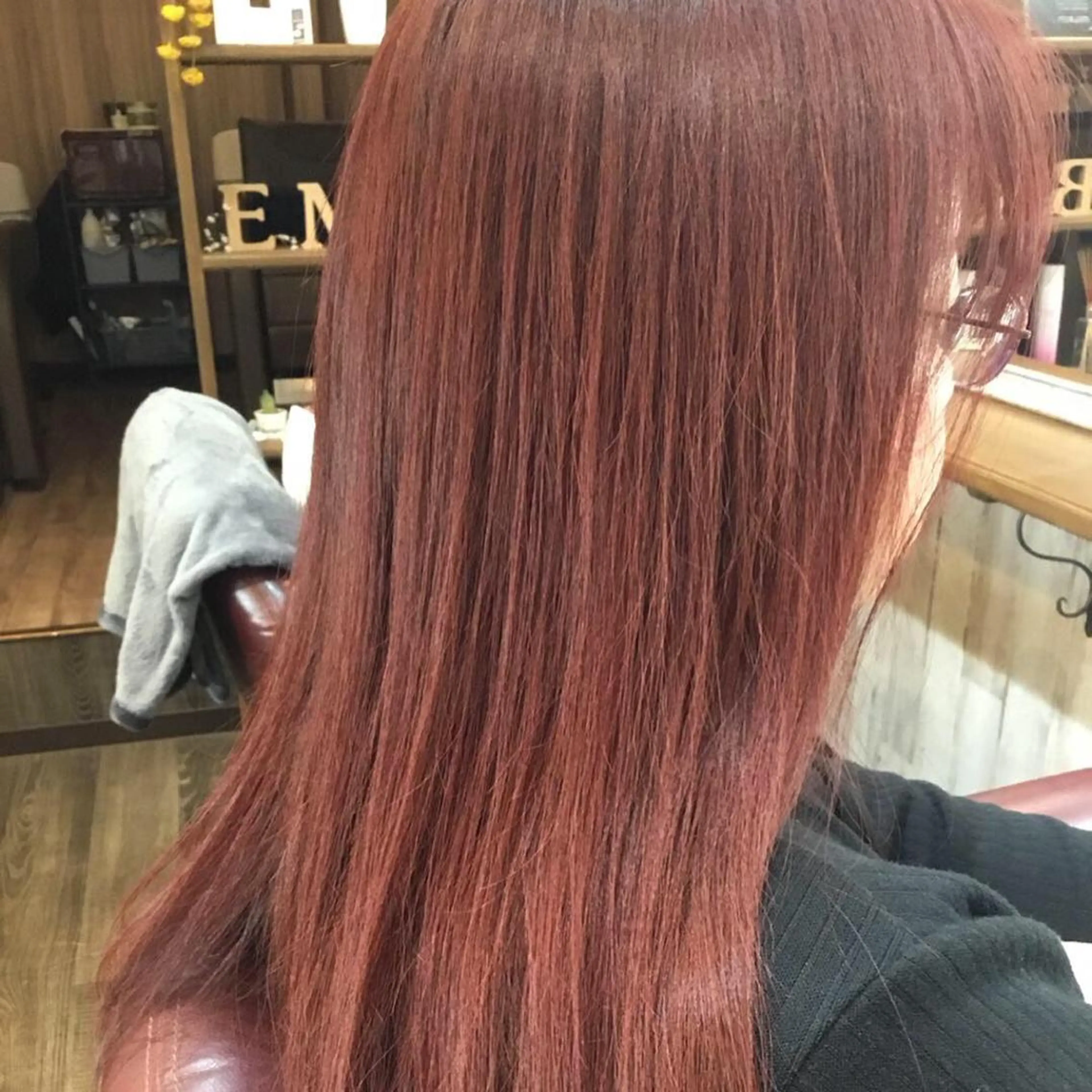 セミロング カラー embrace エンブレイスのヘアスタイル