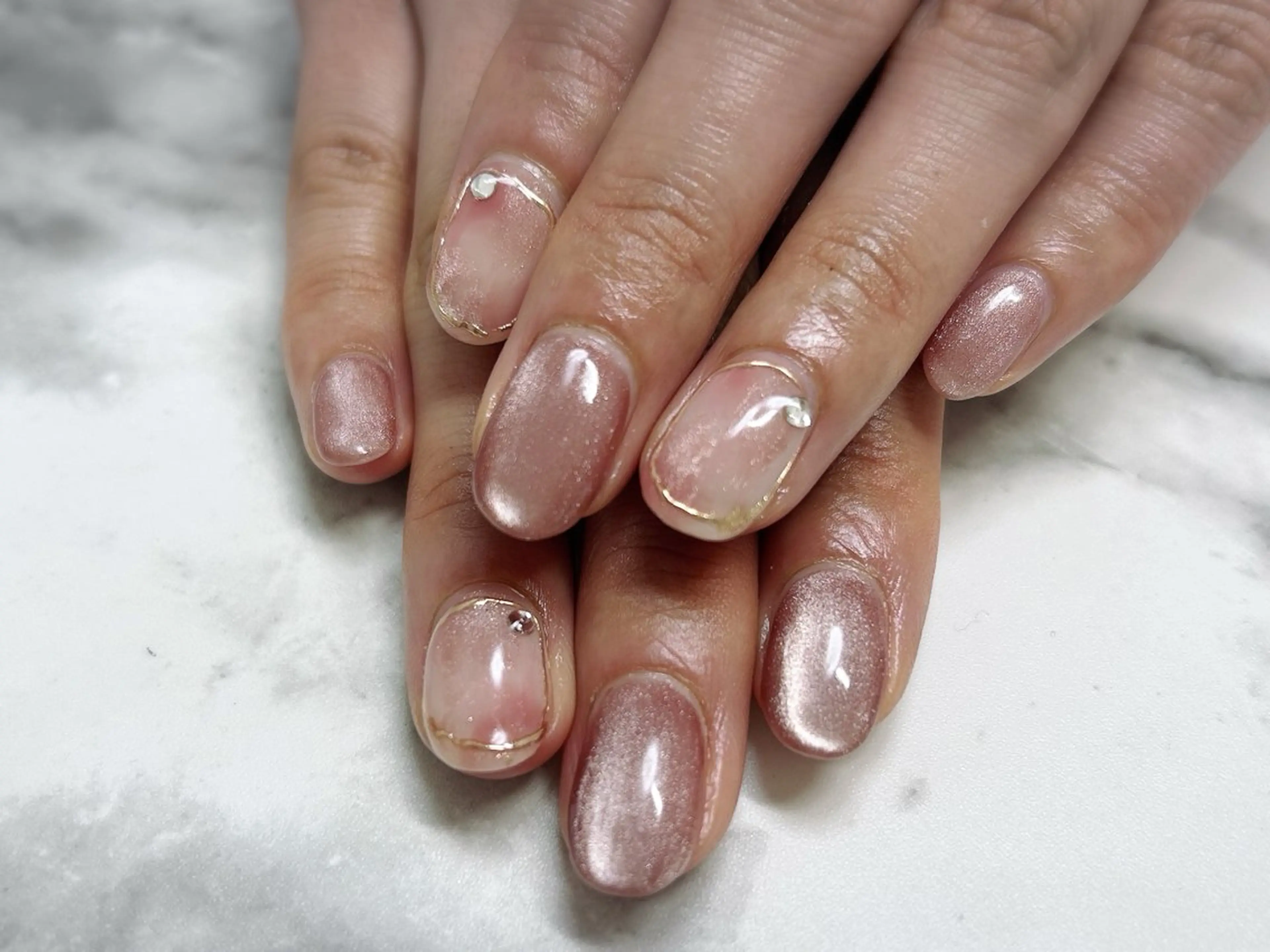 ネイル マグネットネイル ニュアンスネイル ハンドネイル ネイルサロン KURIKINDIのネイルデザイン