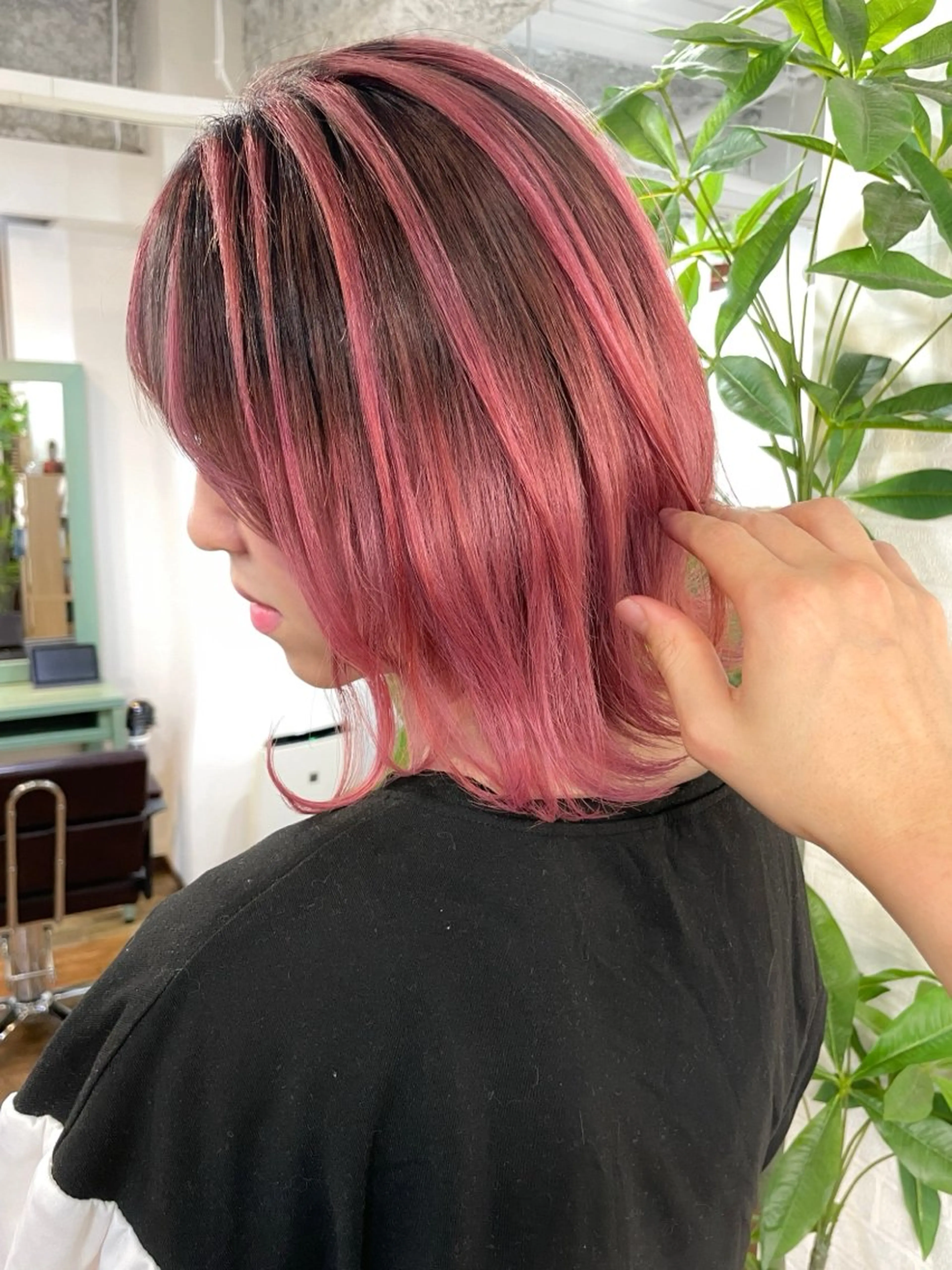 ミディアム カラー バレイヤージュ ピンクカラー レイヤーカット Re:ta Hair 飯田淳平のヘアスタイル