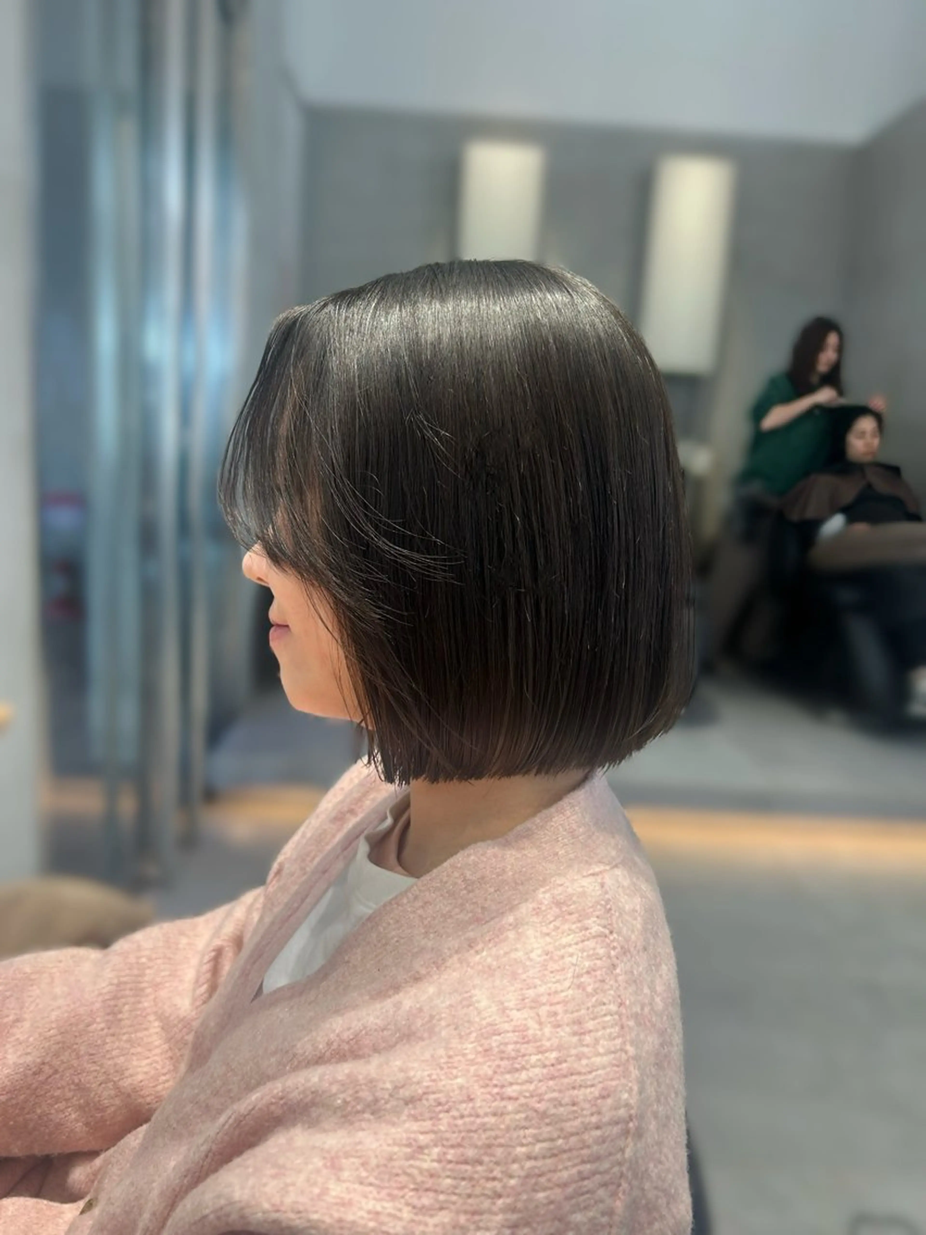 ショート yoko/レイヤー /小顔ボブ／艶カラーのヘアスタイル