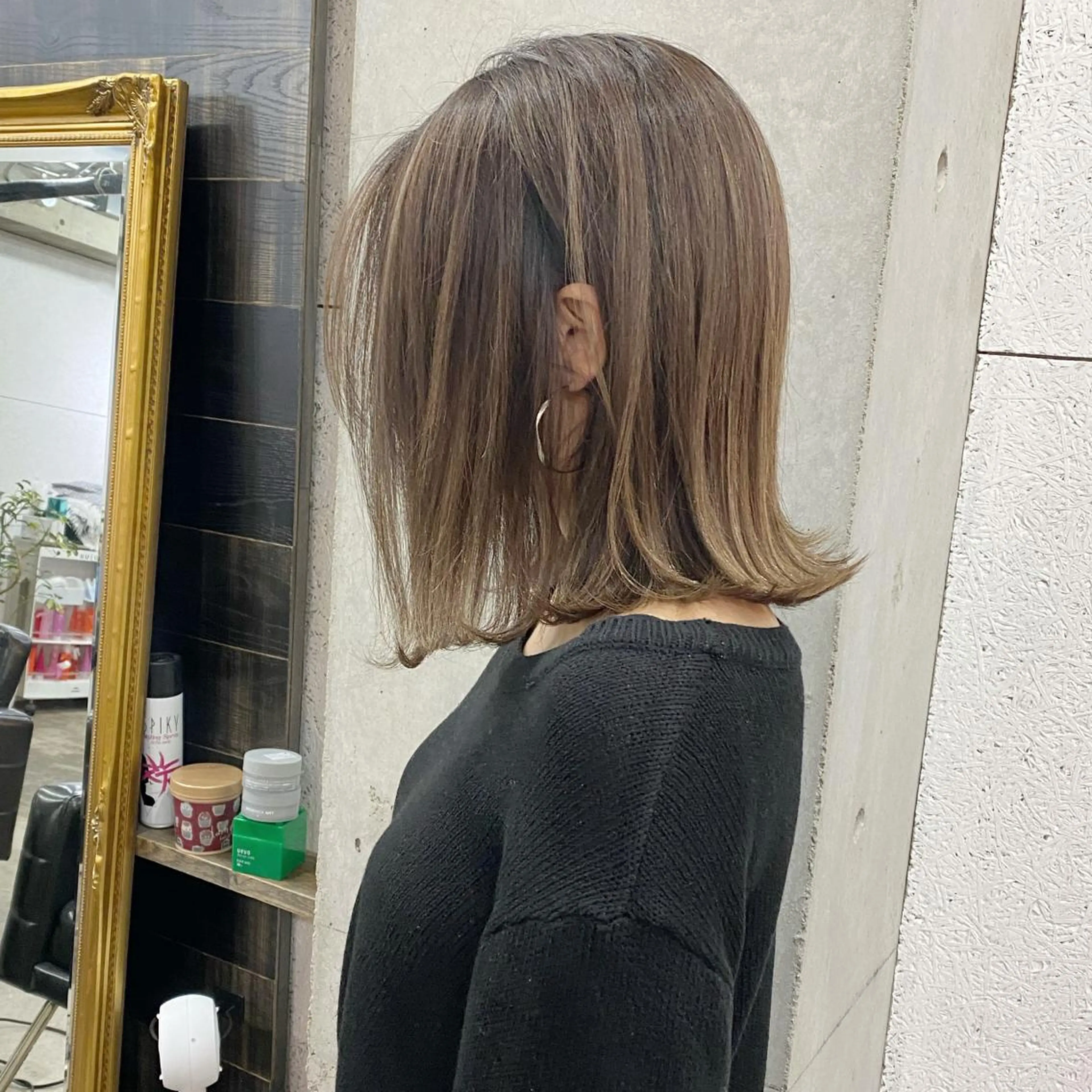 ショート カラー ネイル マツエク・マツパ ベージュカラー ボブ 外ハネヘア カット ヘアカラー トリートメント 中山 天地のヘアスタイル