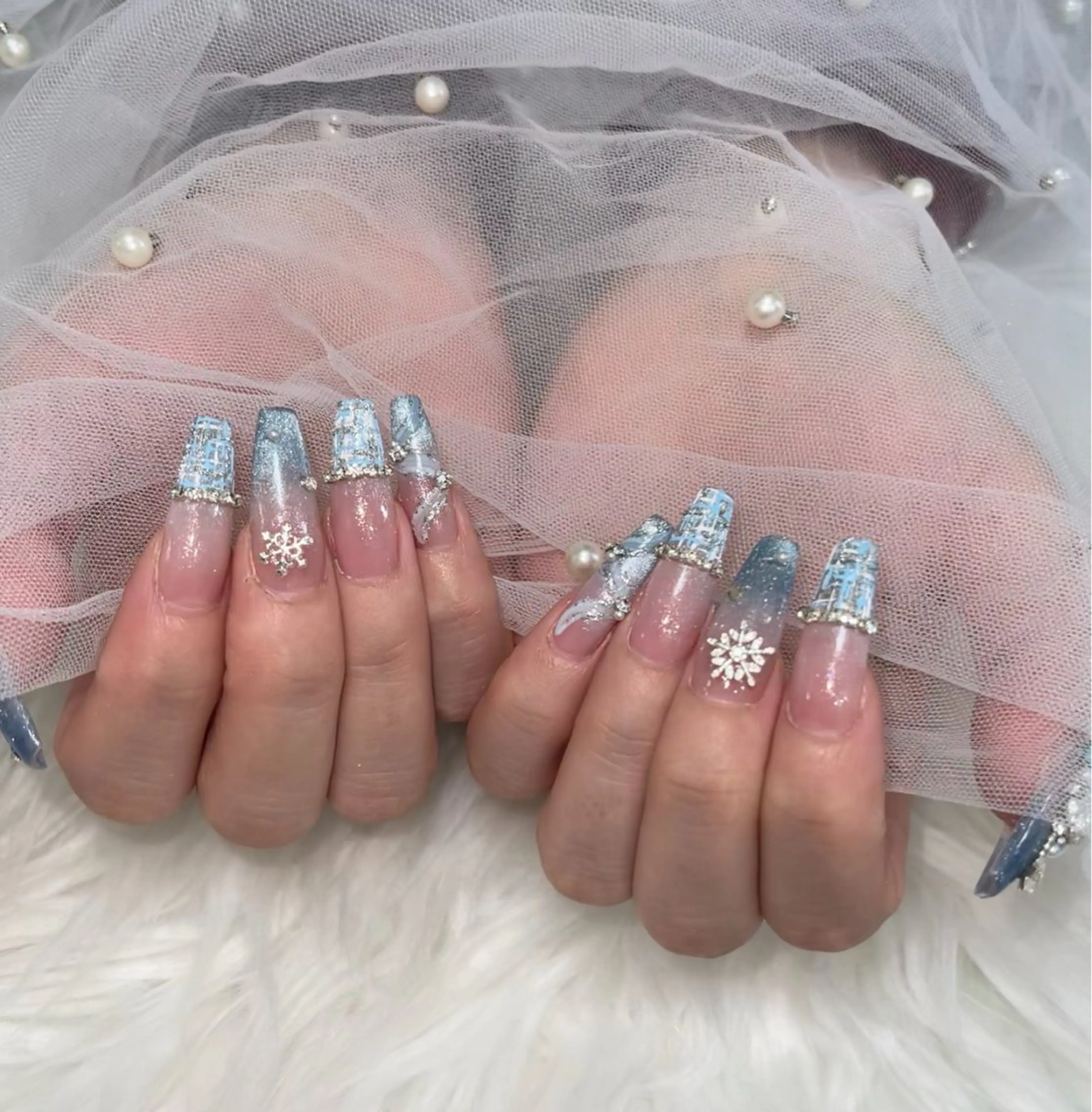 ネイル オーロラネイル クリアネイル 成人式 フラッシュネイル ジェルネイル ハンドネイル Amee Nailsalonのネイルデザイン