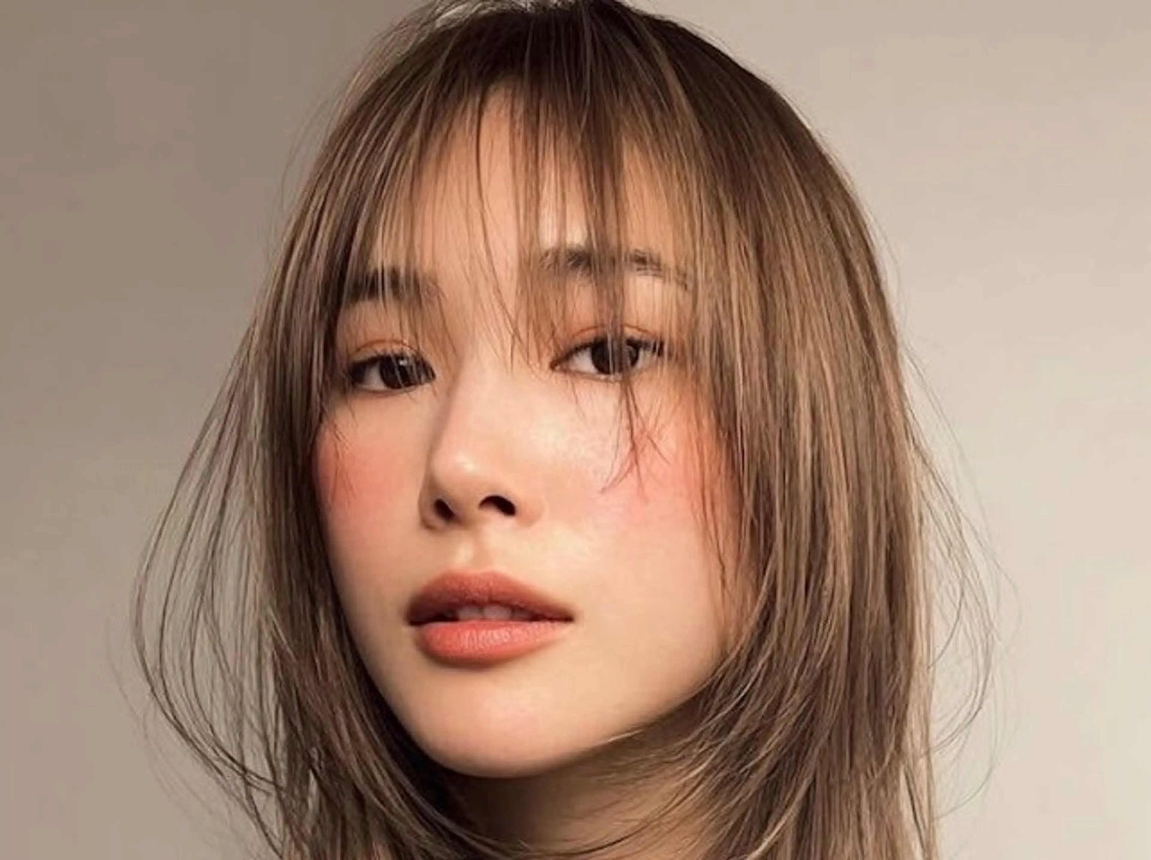 セミロング タカノ アツコのヘアスタイル