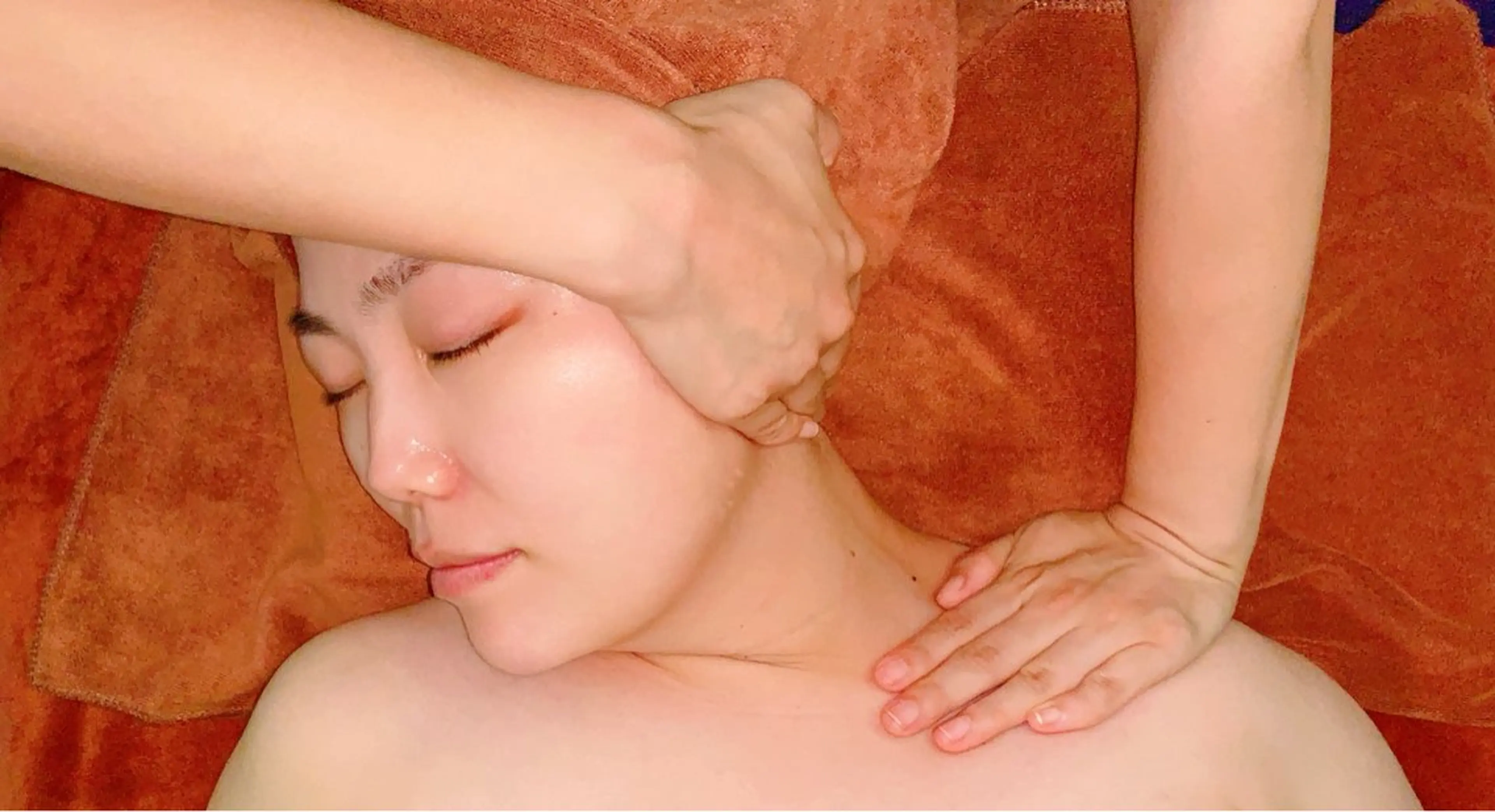 リンパアロママッサージ90分【背面＋脚裏表＋デコルテ＋眼精疲労＋ヘッド】の写真