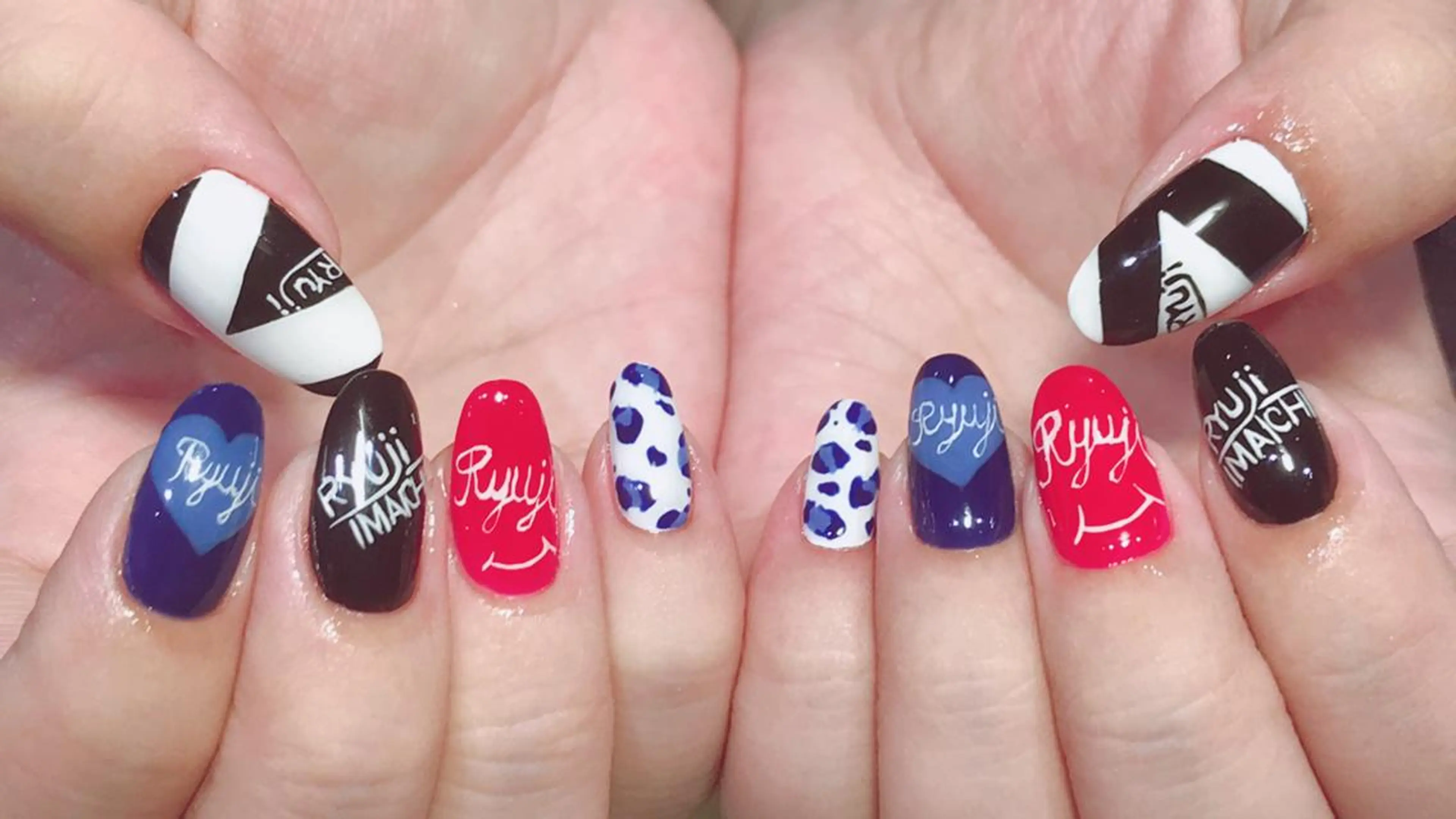 ネイル アニマル柄 アートネイル フレンチネイル グラデーション キラキラネイル Ｎail Ｓalon ertiのネイルデザイン