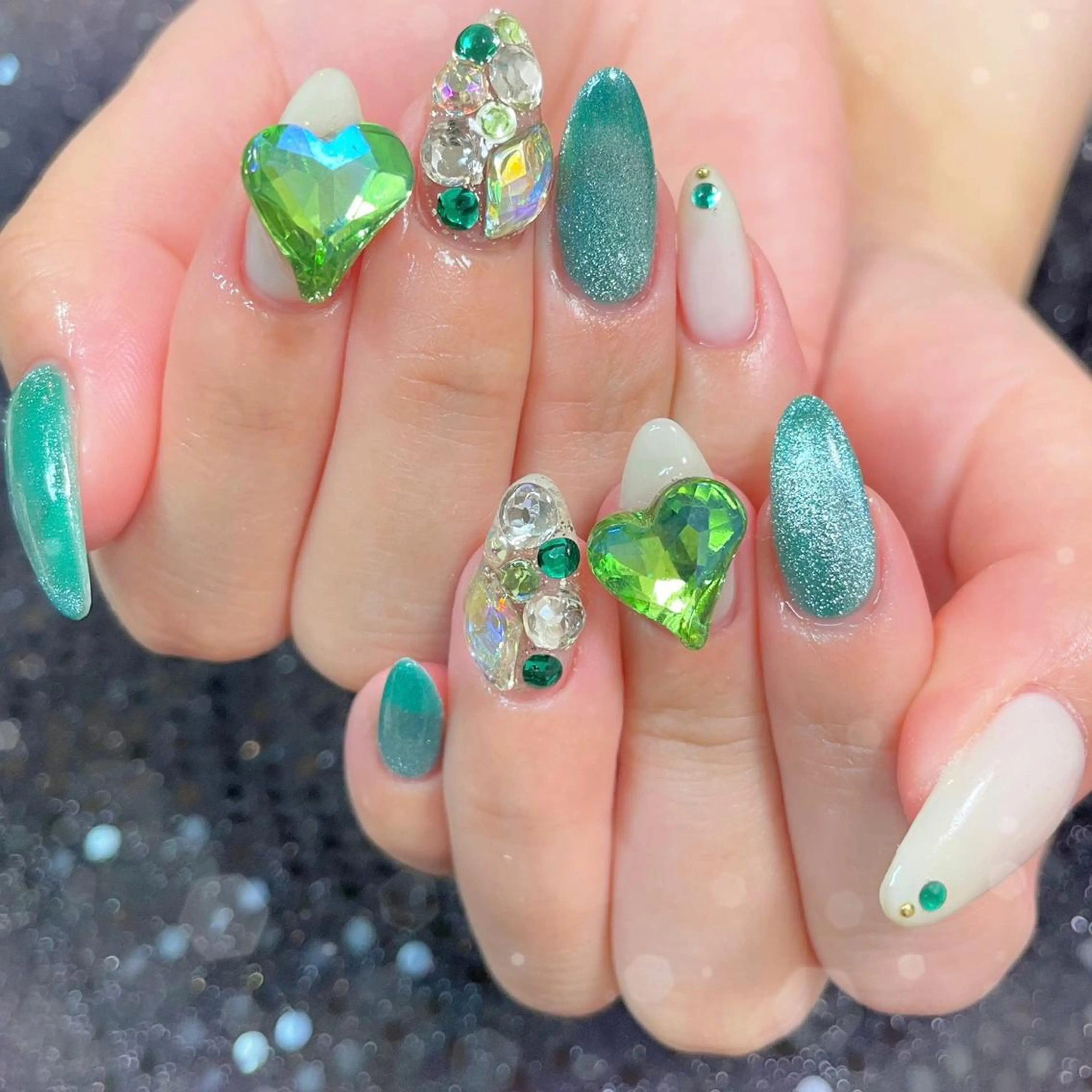 ネイル ハート ハンドネイル ハンドケア MoON...❤︎ MeGuのネイルデザイン