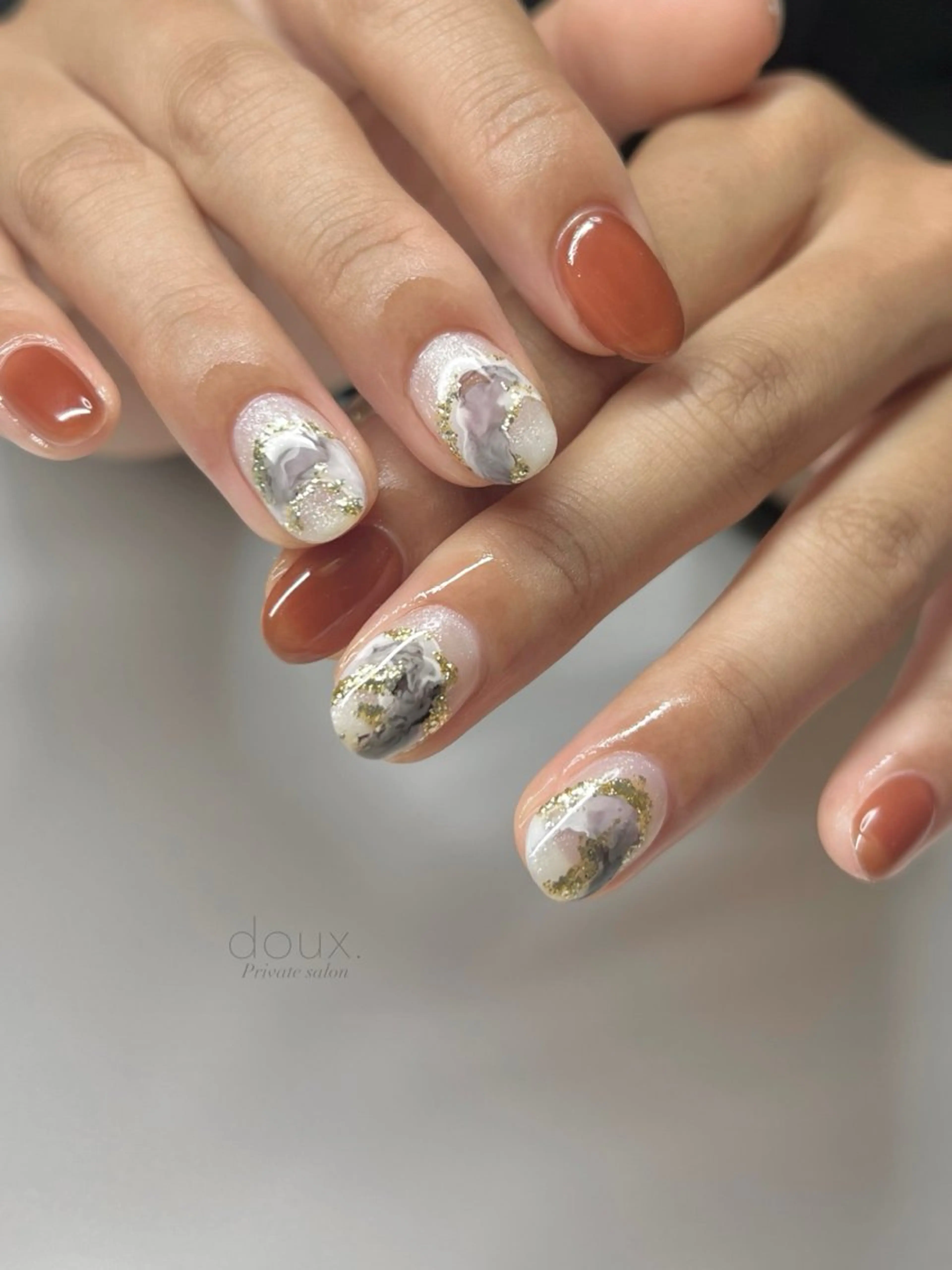 ネイル ボルドー 韓国ネイル 大理石ネイル(マーブル) ニュアンスネイル オフィスネイル ハンドネイル doux. nailのネイルデザイン