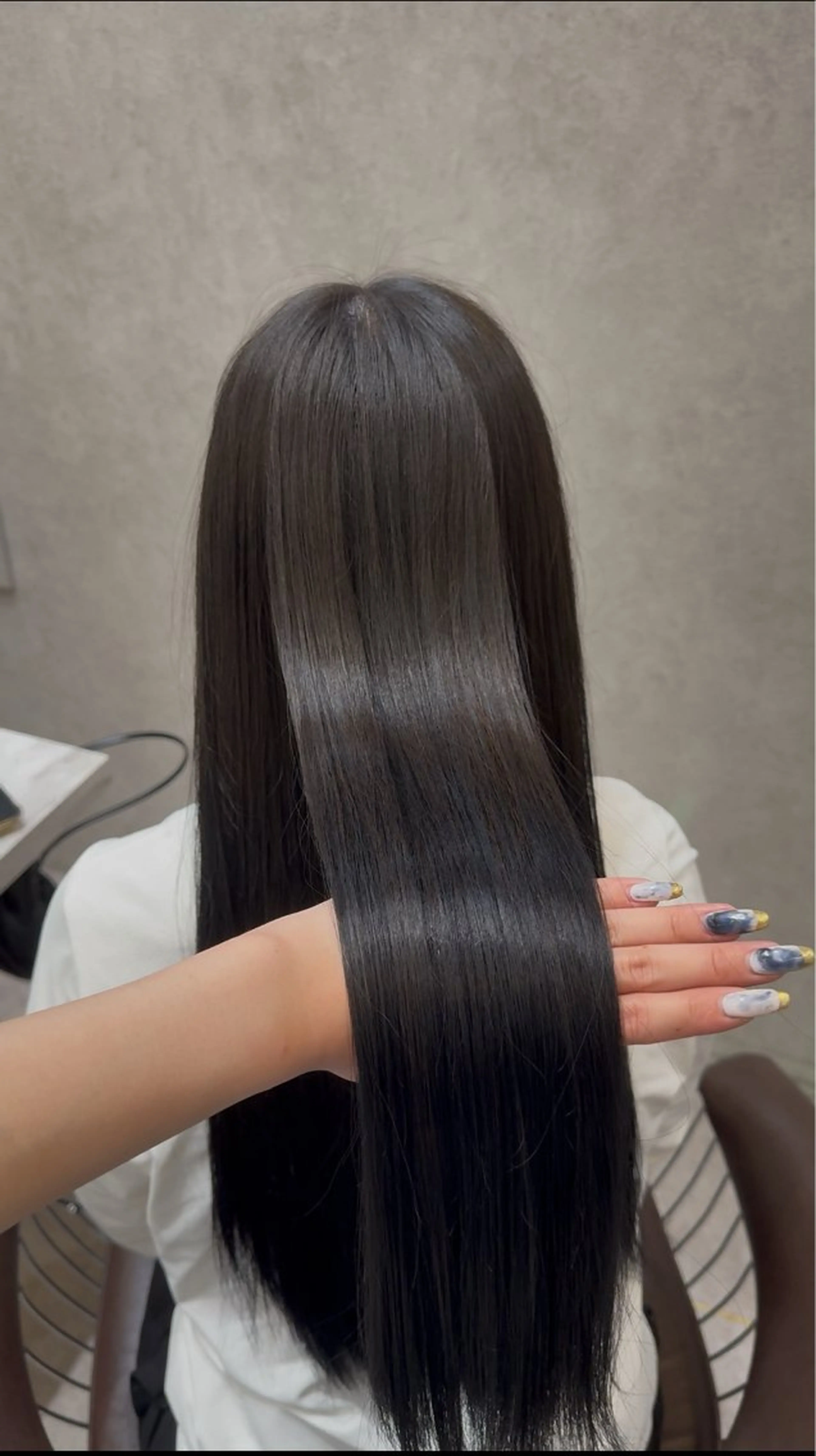 セミロング ヘアカラー トリートメント Nanami / ベージュ/グレージュのヘアスタイル