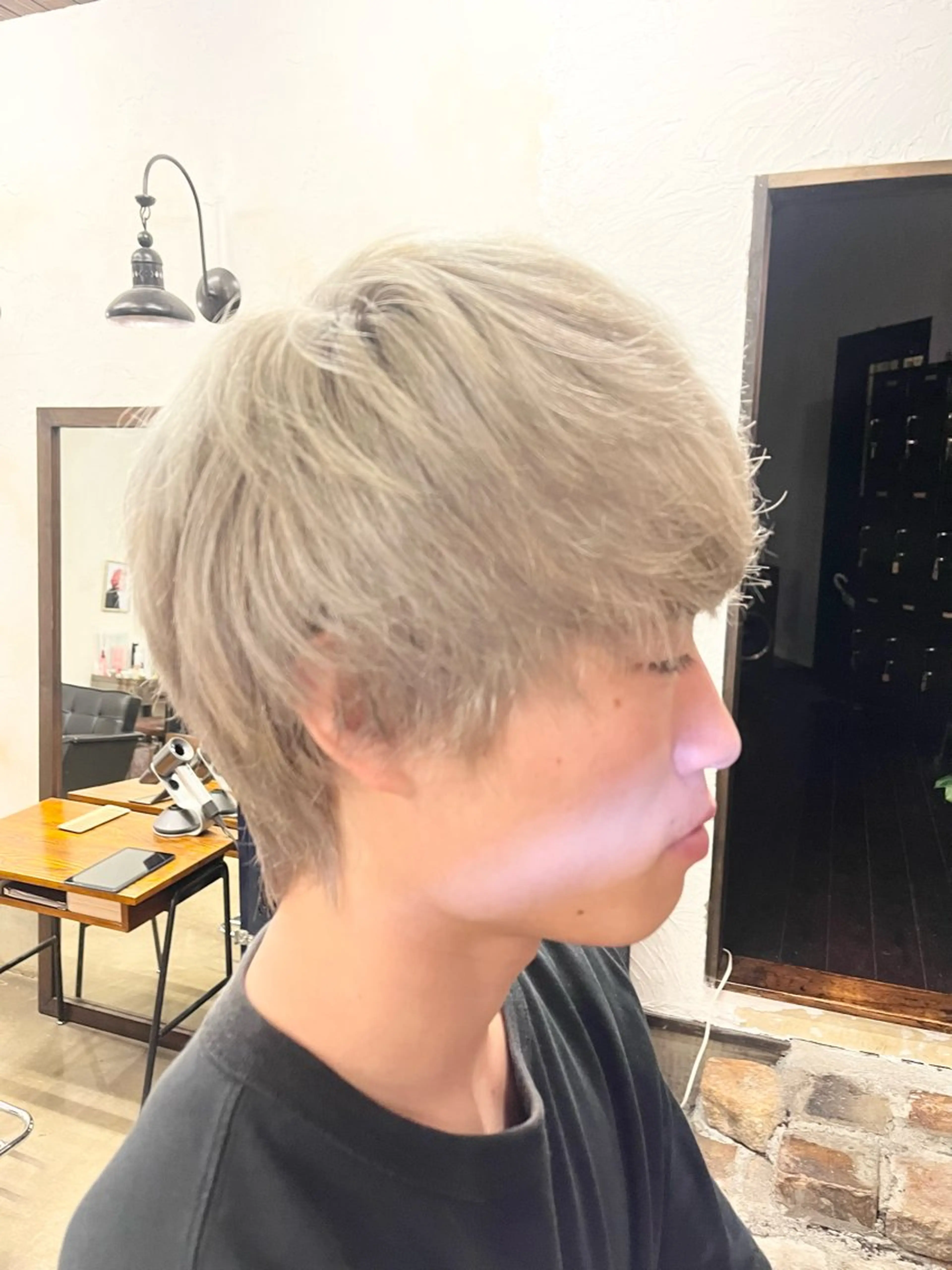 ショート カラー メンズ メンズブリーチ メンズハイトーン ブリーチ ハイトーンカラー シルバー 糸賀 蒼天のヘアスタイル