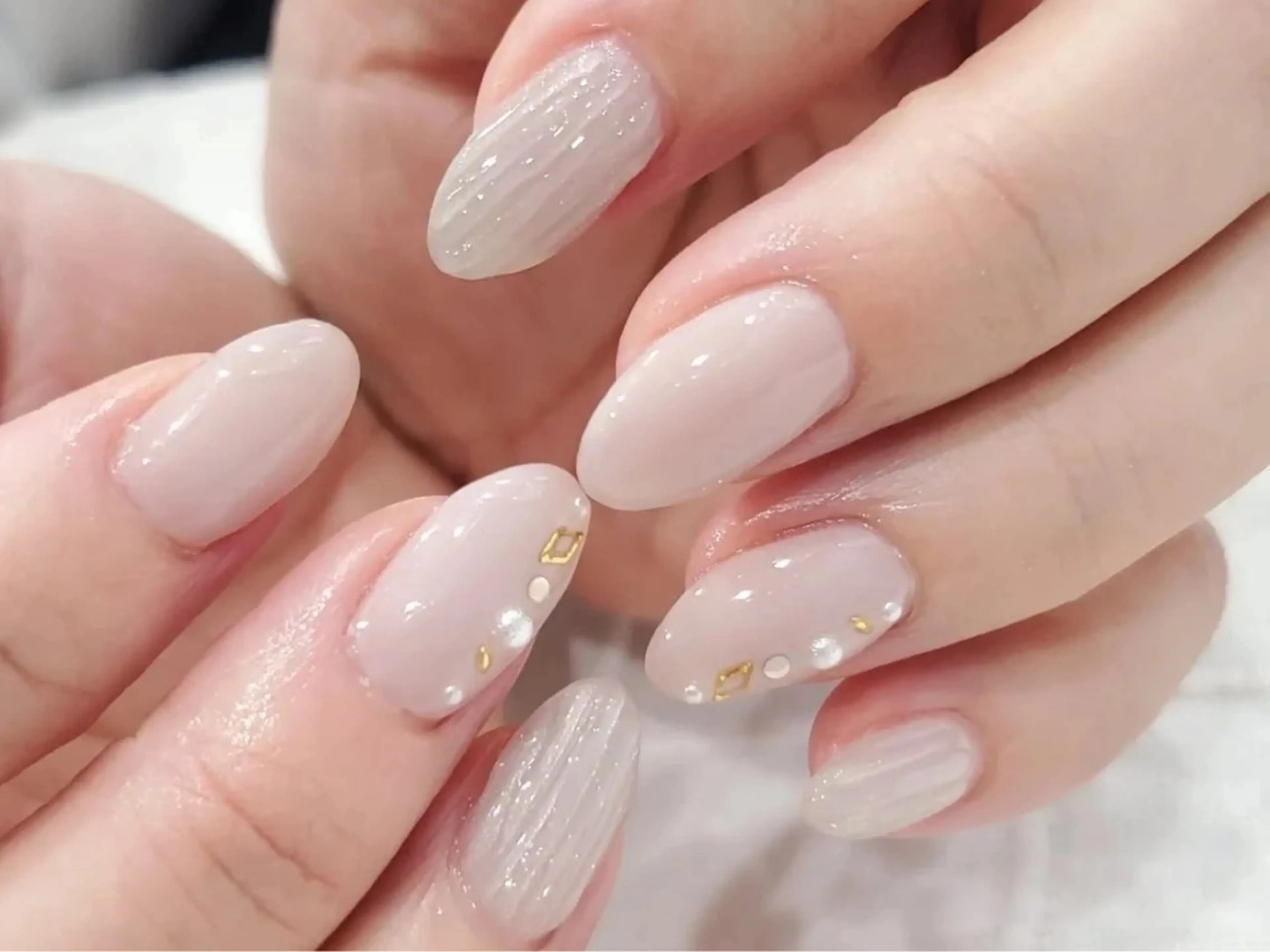 ネイル 氷ネイル・うるうるネイル リボン、ガーリー パーツ放題専門店のネイルデザイン