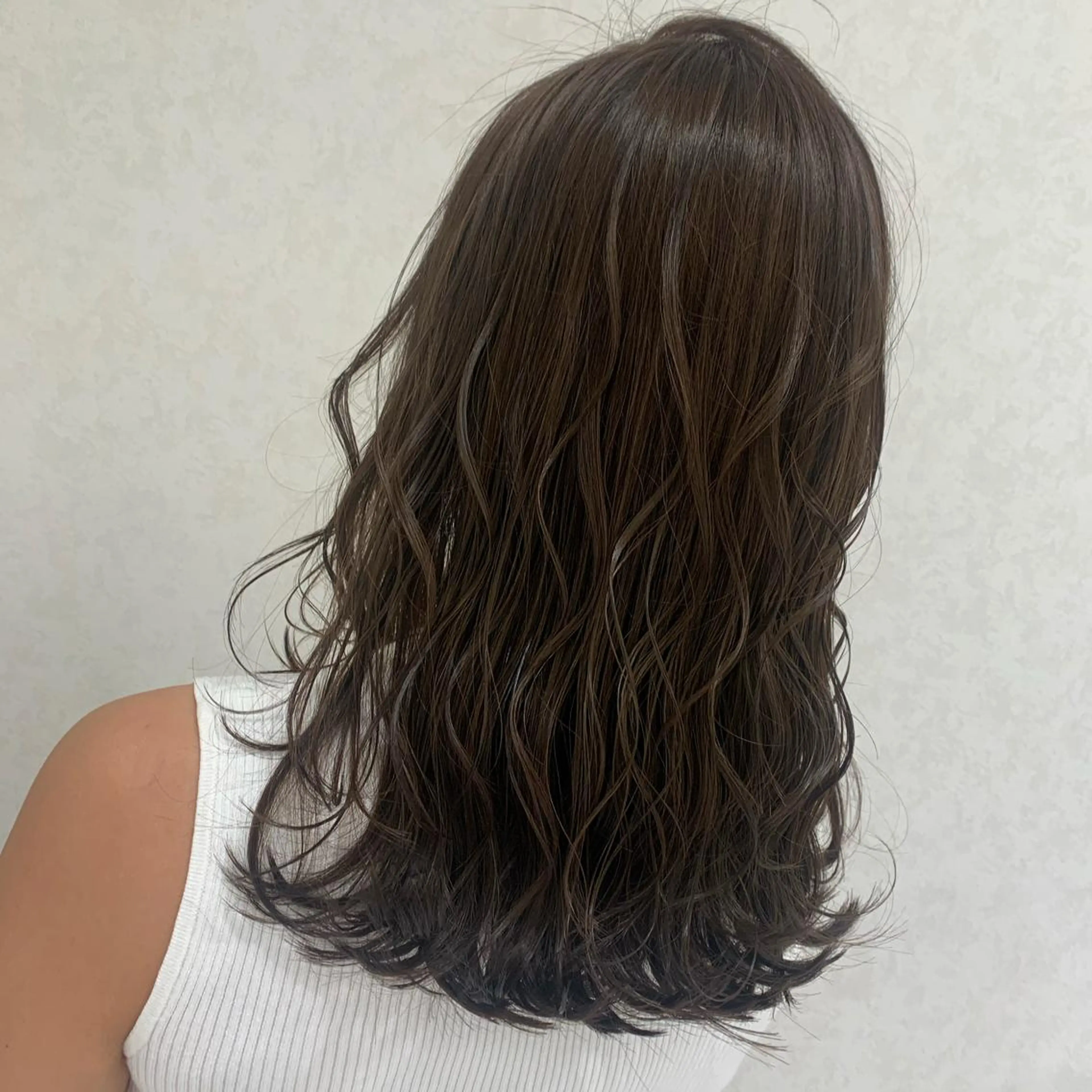 セミロング 艶カラー ⭐️田中真緒のヘアスタイル