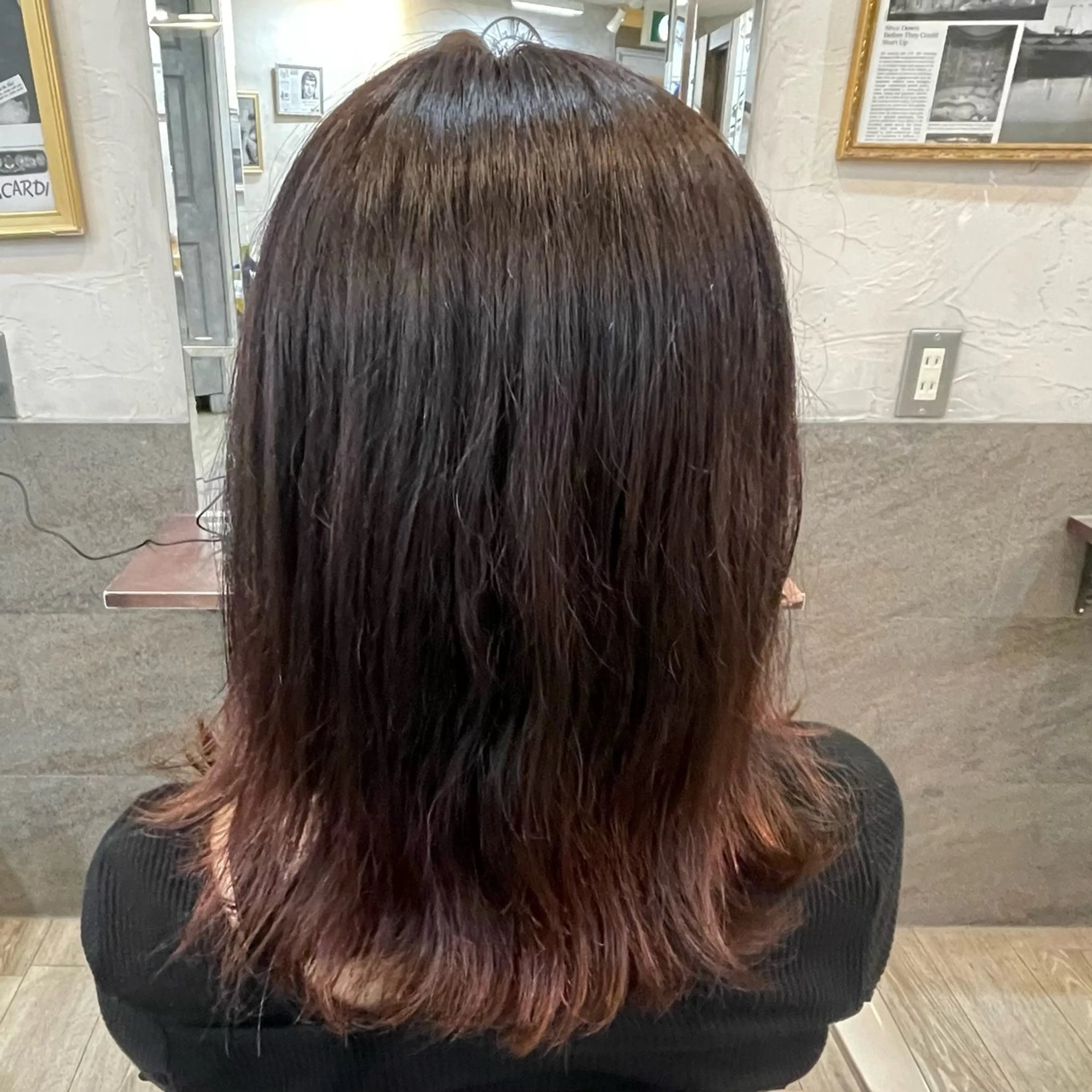 ミディアム 岩水 穂華のヘアスタイル