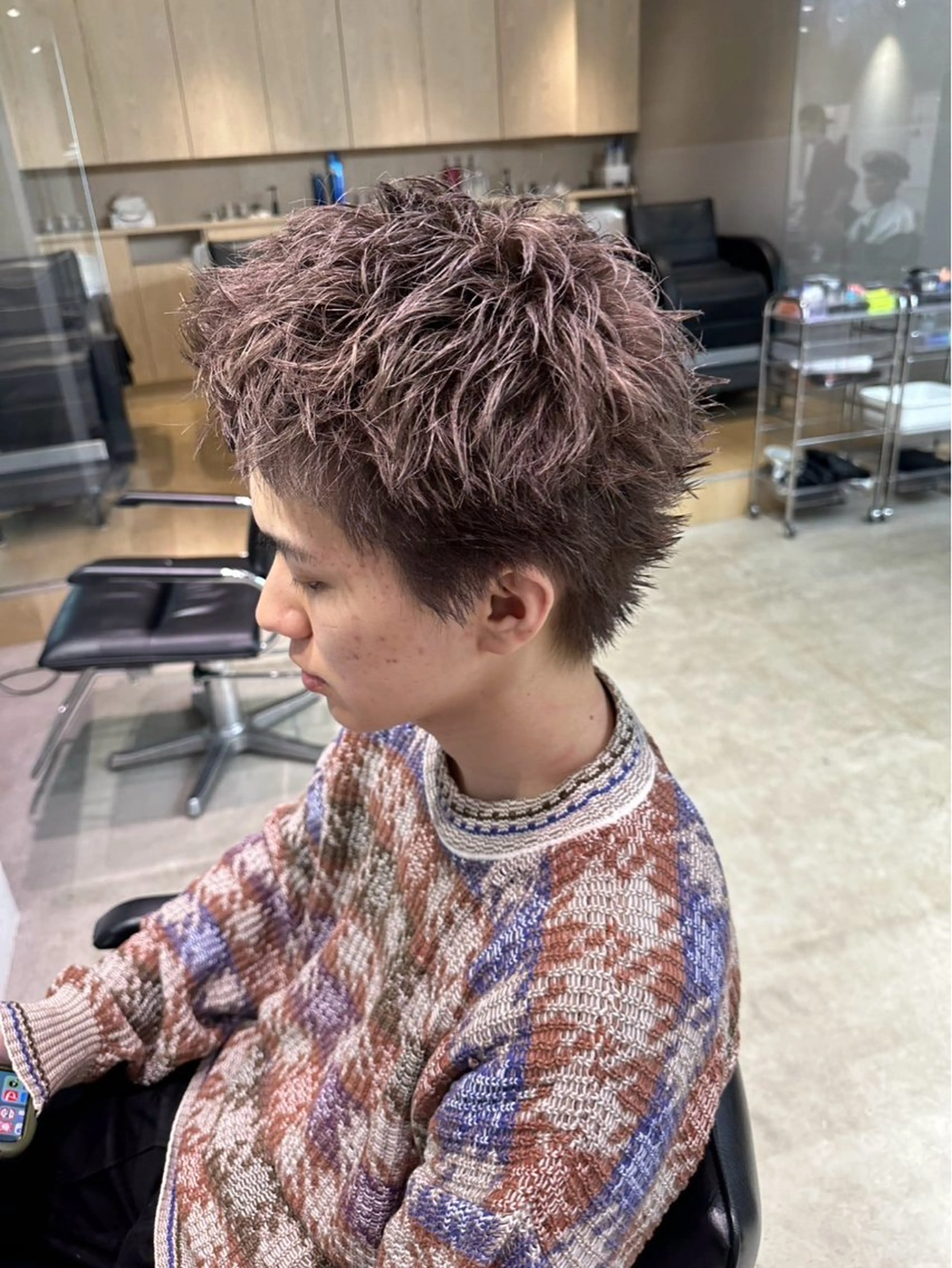 カラー パーマ メンズ フェザーパーマ メンズパーマ プードルパーマ メンズツイストパーマ ツイストスパイラルパーマ ヘアカラー 夏果⭐︎fifth 天神 海外風パーマのヘアスタイル