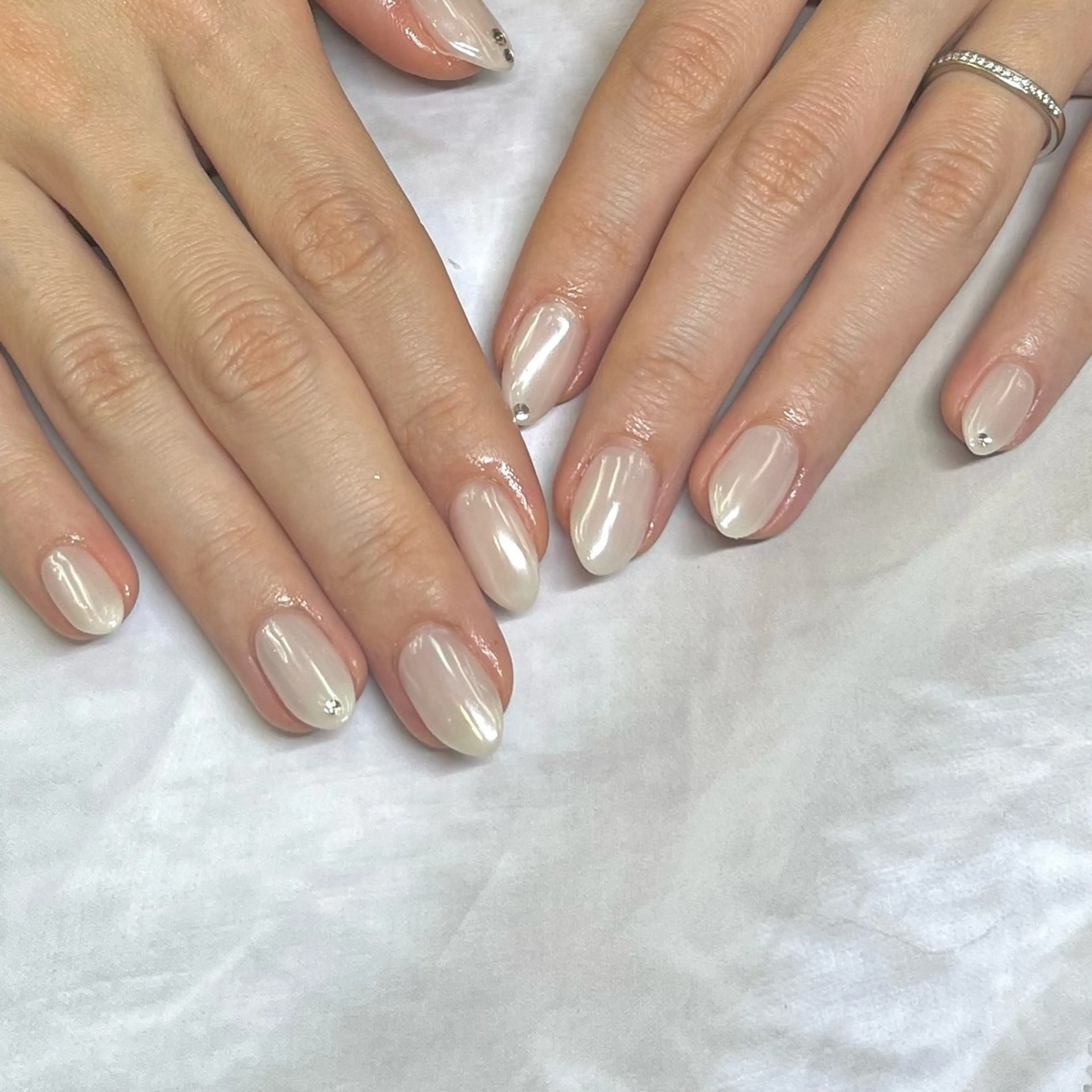 ネイル ミラーネイル ブライダルネイル ホワイト ハンドネイル ハンドケア ✩UMEHARA✩ ネイル/マツパのネイルデザイン