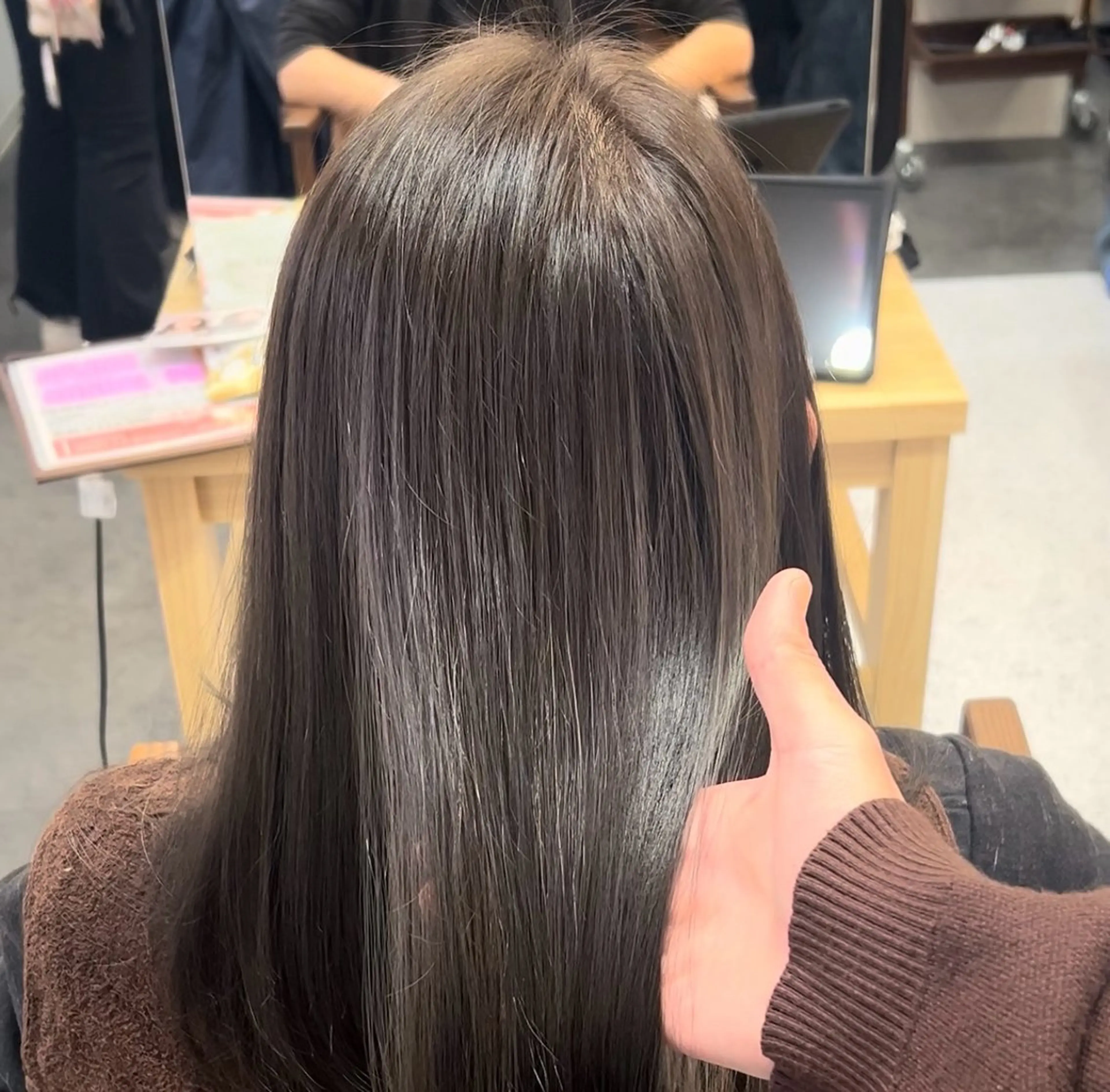 セミロング カラー AFLOAT satomiのヘアスタイル