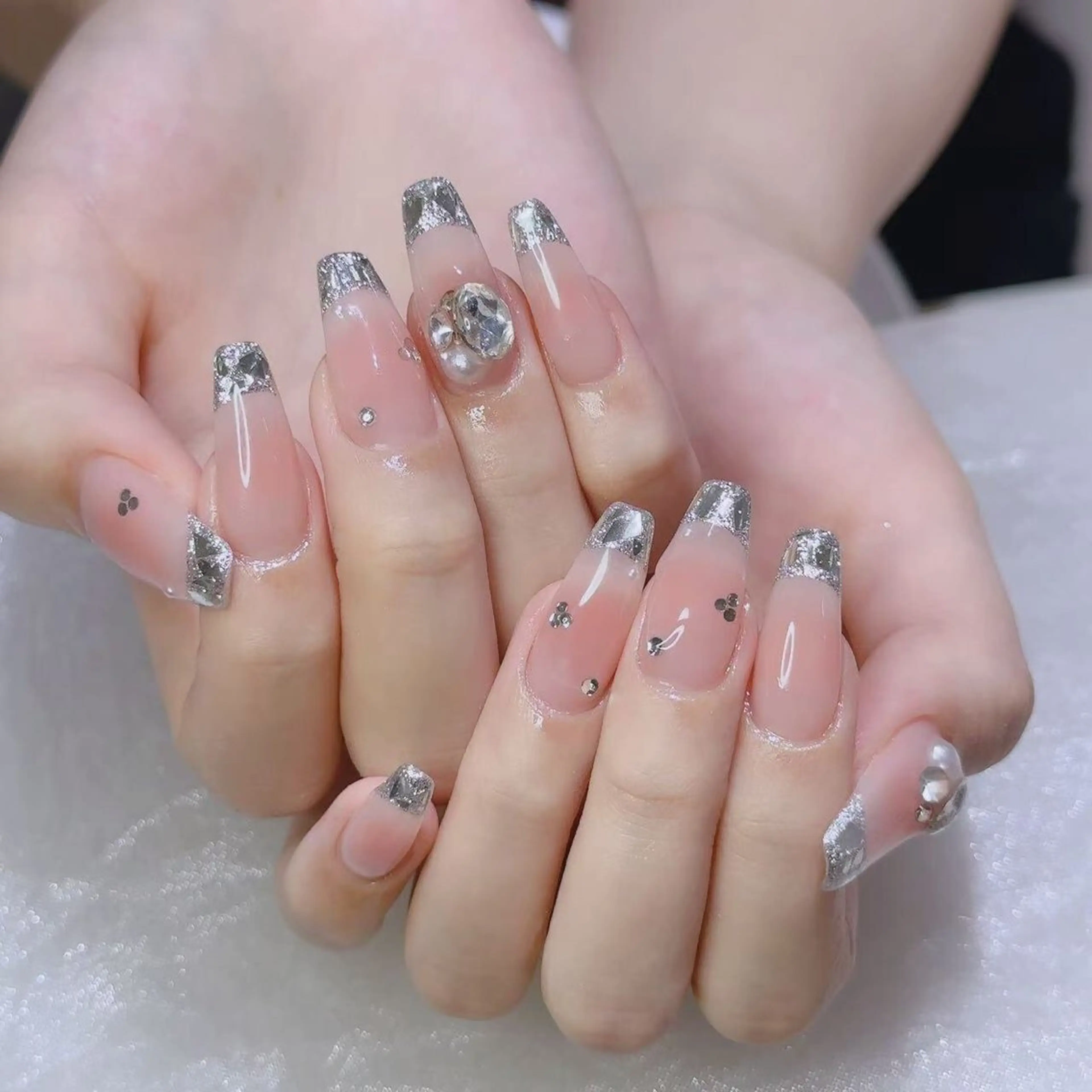 ネイル ハンドネイル Queens テイのネイルデザイン