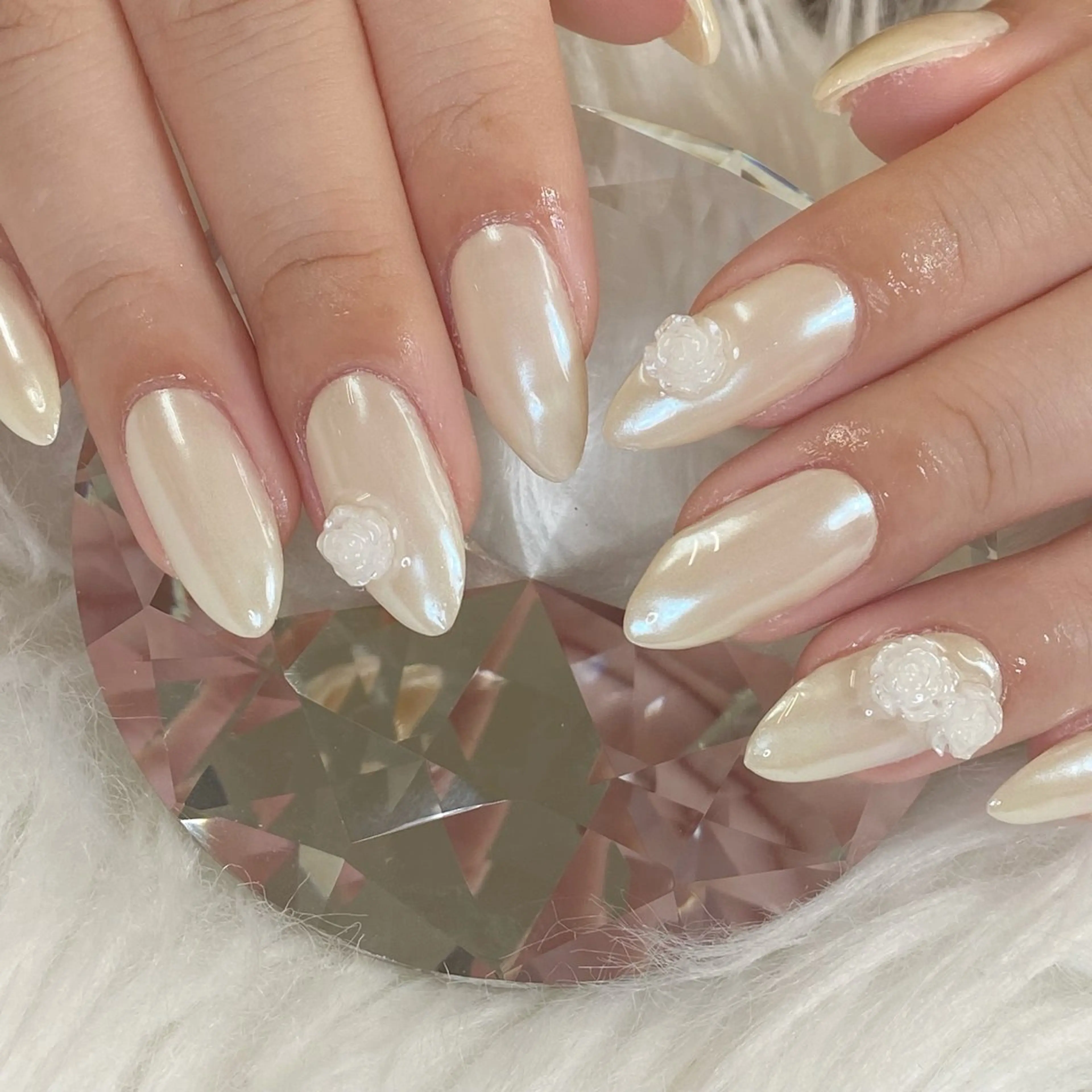 ネイル アートネイル オーロラネイル ガーリー キラキラネイル 韓国ネイル ハンドネイル Kanako 💫のネイルデザイン