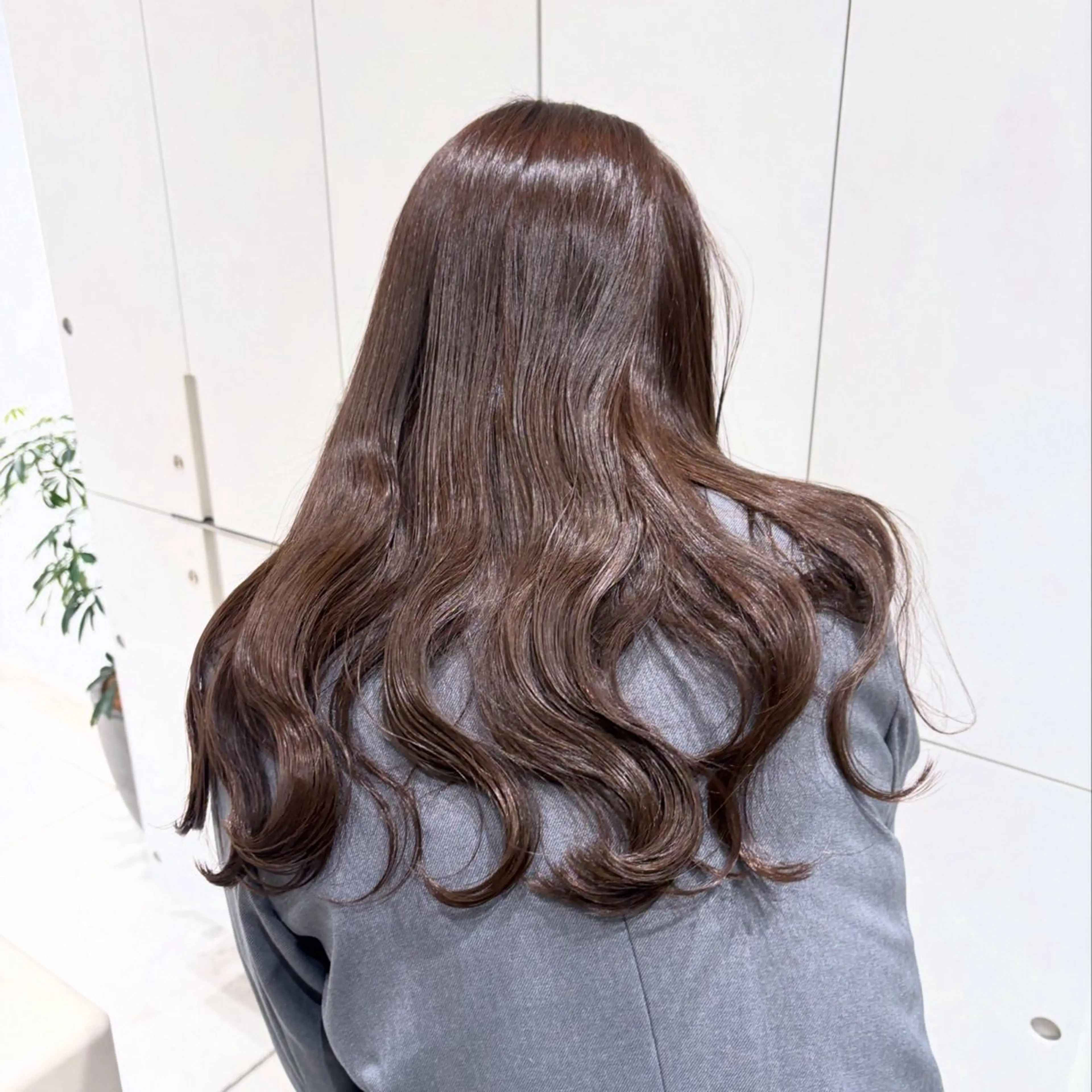 ミディアム カラー ブラウンカラー 透明感カラー グレージュ ラベンダーカラー ラベンダーグレージュ ヘアカラー トリートメント ヘッドスパ ヘアセット カジュアルを女っぽく 𝗮𝘆𝗮𝗰𝗼のヘアスタイル