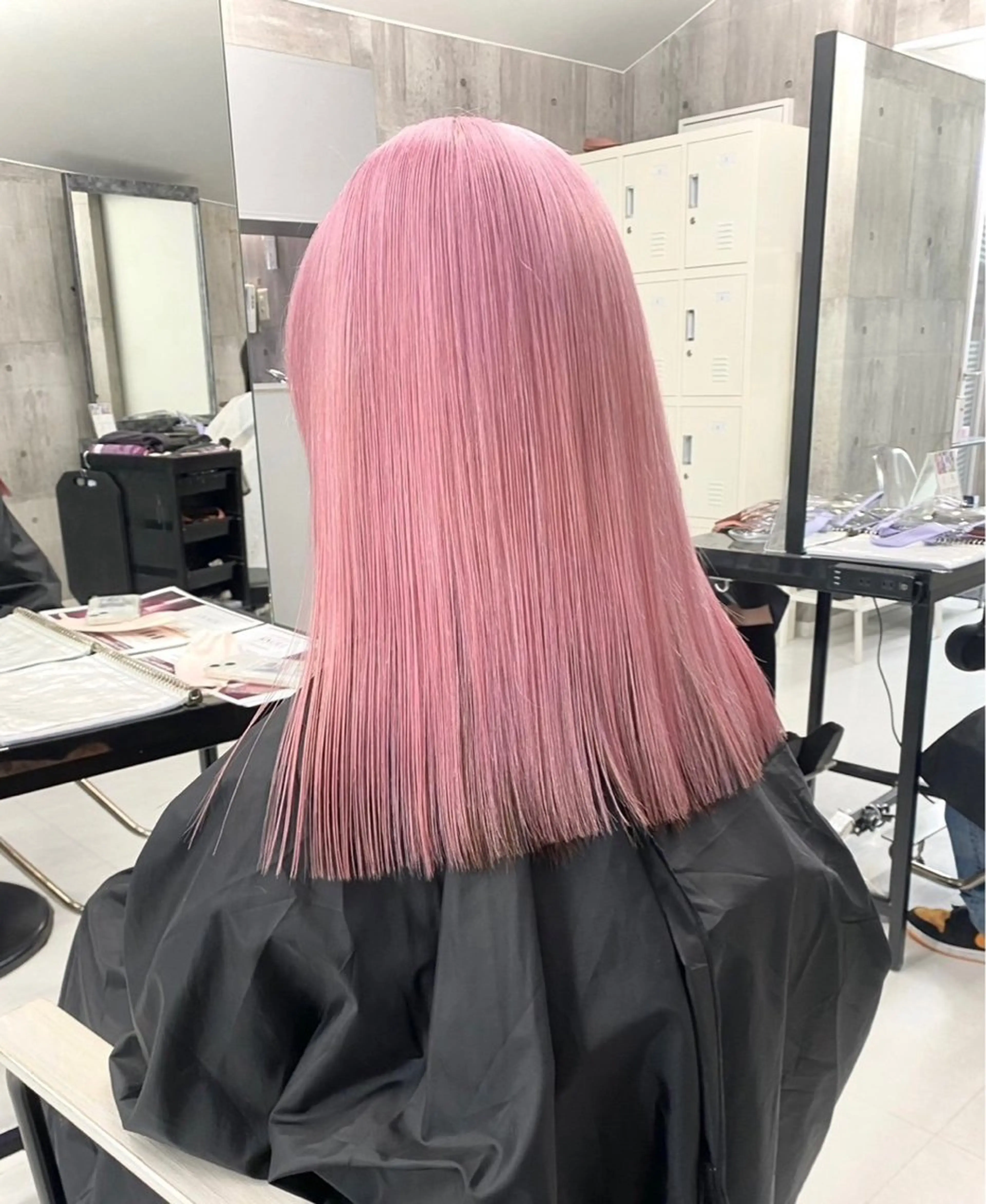 セミロング カラー ヘアカラー のん🎀ハイトーン/ レイヤーカット🐳のヘアスタイル