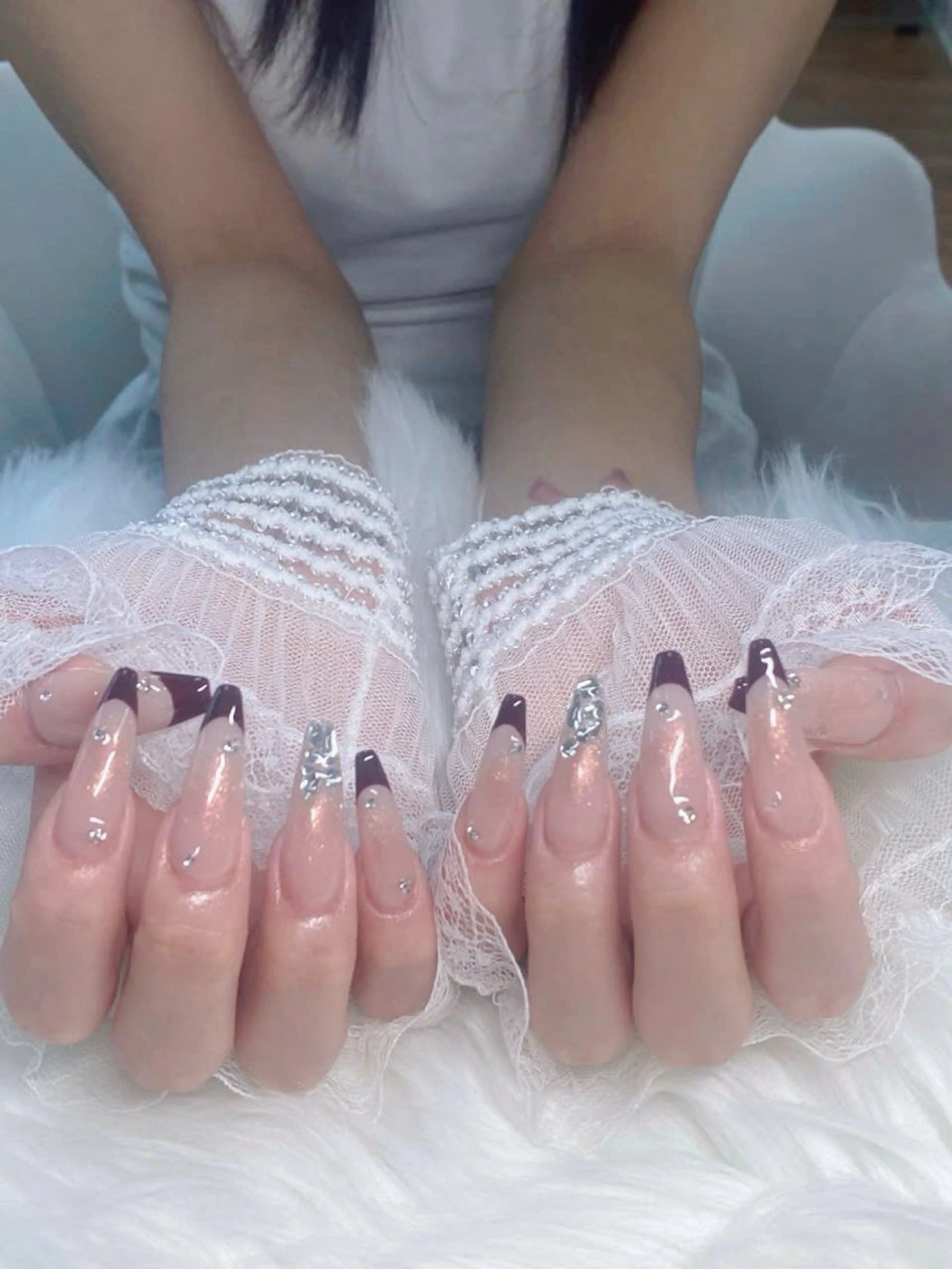 ネイル フレンチネイル グラデーション キラキラネイル 韓国ネイル マグネットネイル ハンドネイル ハンドケア Hara Nail 【パラジェル使用】のネイルデザイン