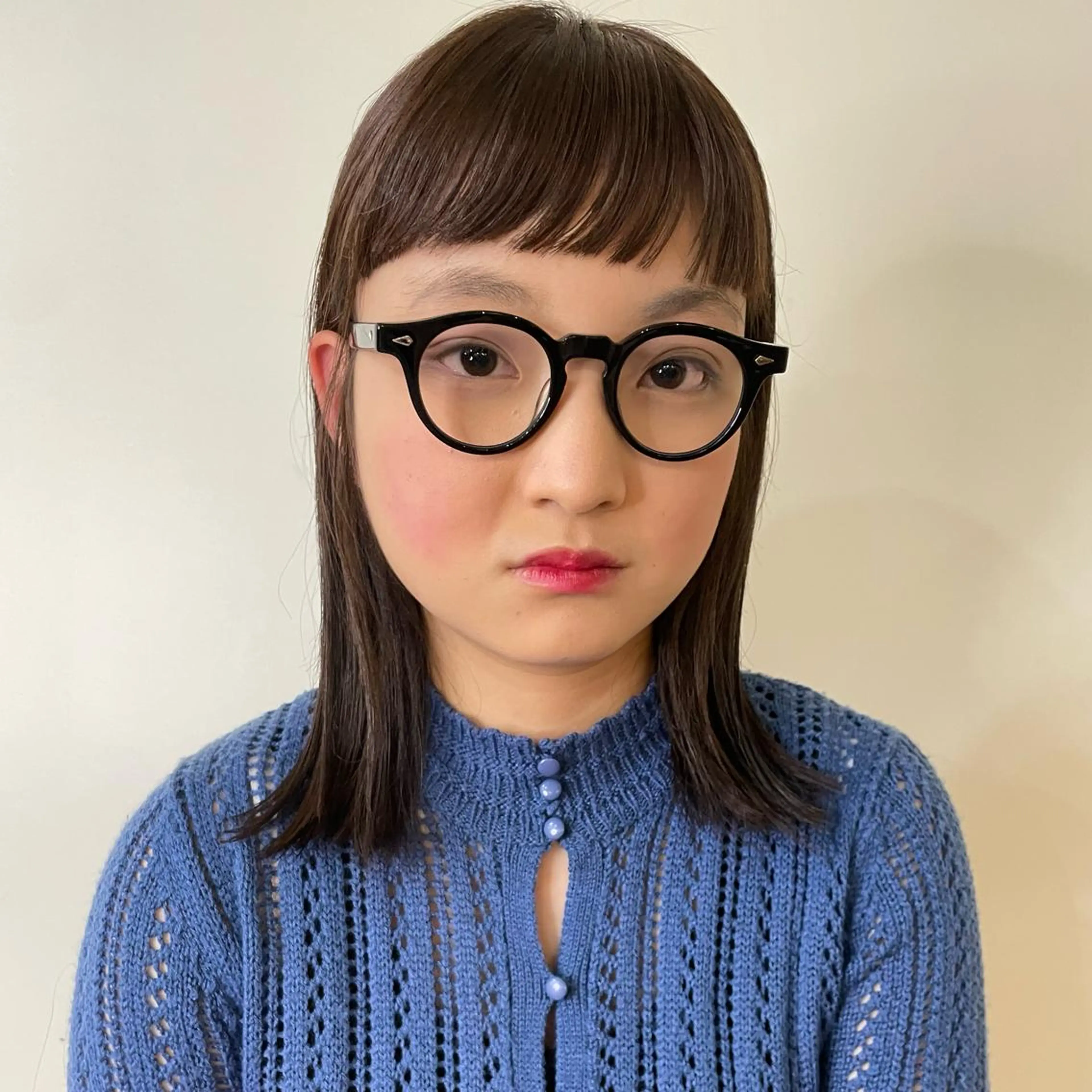 ミディアム カラー ホリケ アオイのヘアスタイル