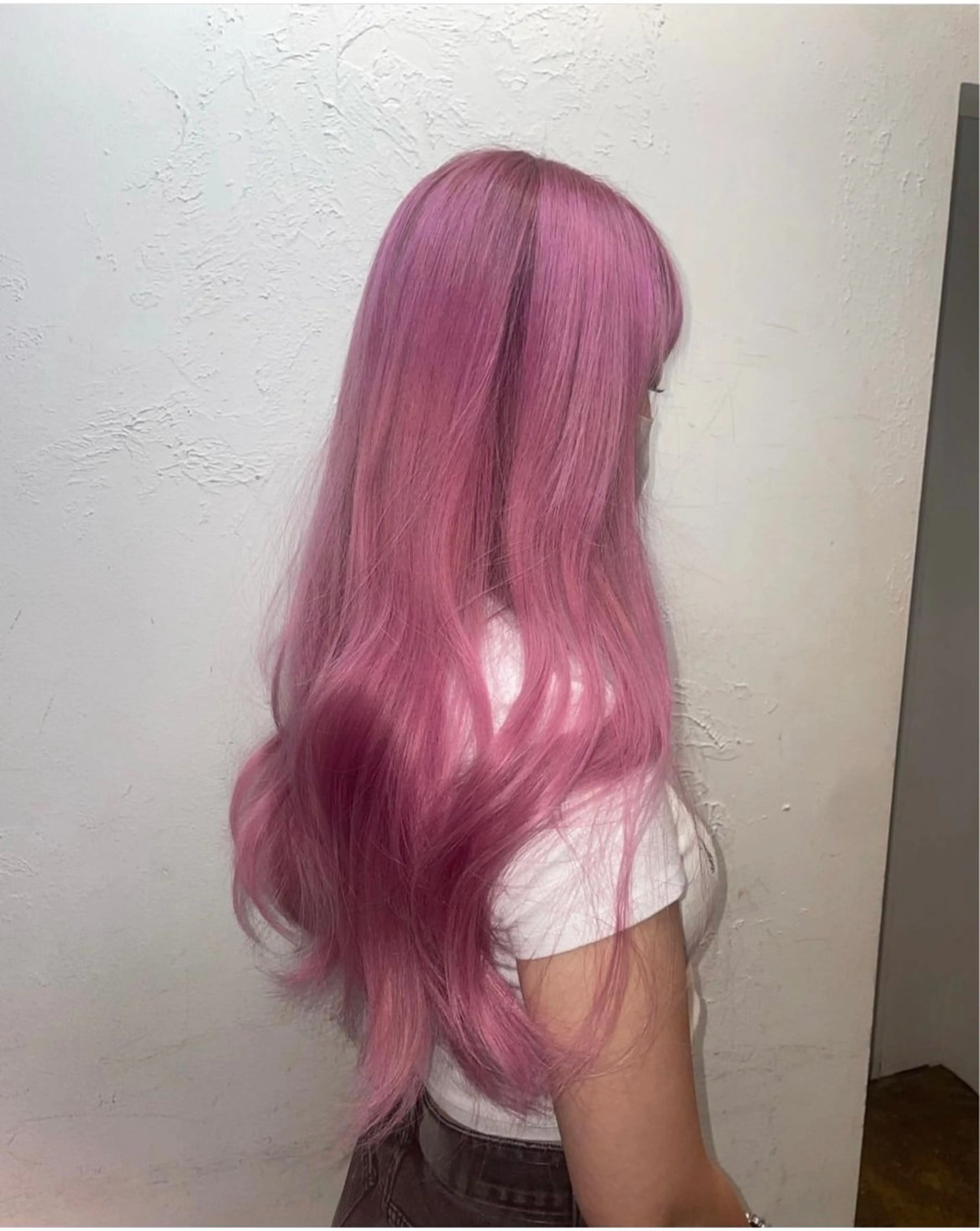 ロング カラー ピンクカラー RINA ブリーチ / 海外レイヤーのヘアスタイル