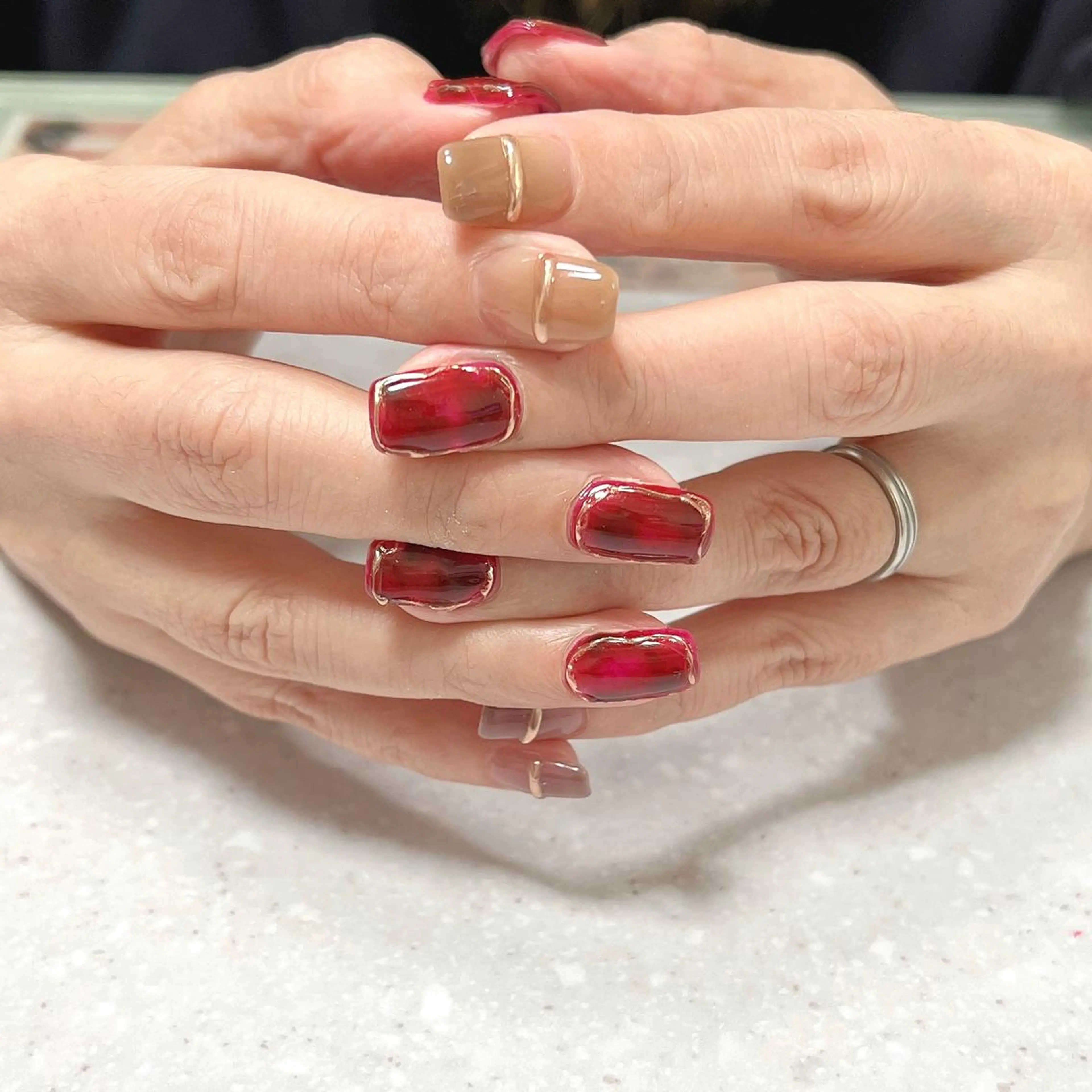 ネイル べっ甲ネイル ミラーネイル ニュアンスネイル ワンカラーネイル 赤色 ステラ marikominoのネイルデザイン