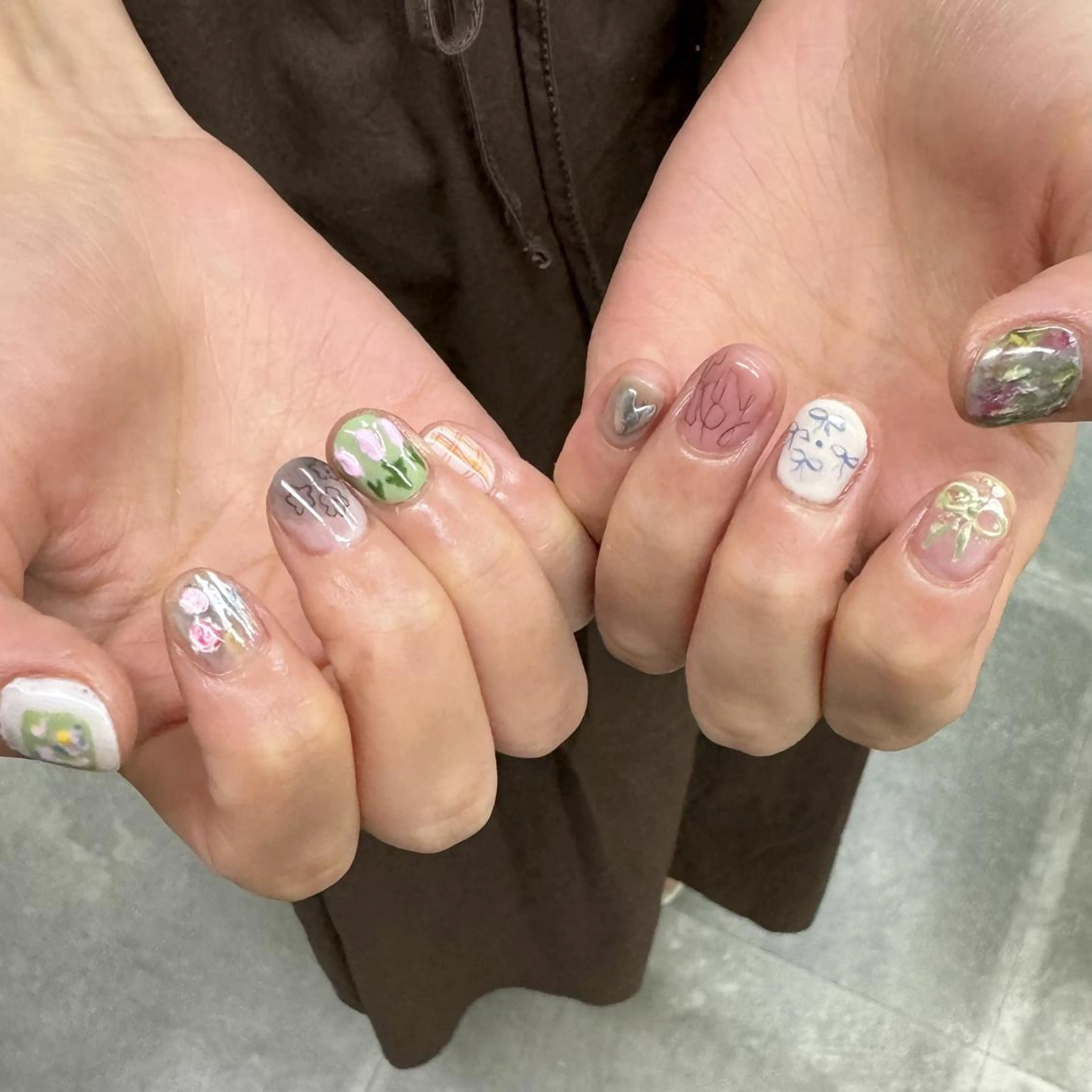 ネイル フラワーネイル ジェルネイル 韓国ネイル ニュアンスネイル リボン nailstudio eviz新宿店のネイルデザイン