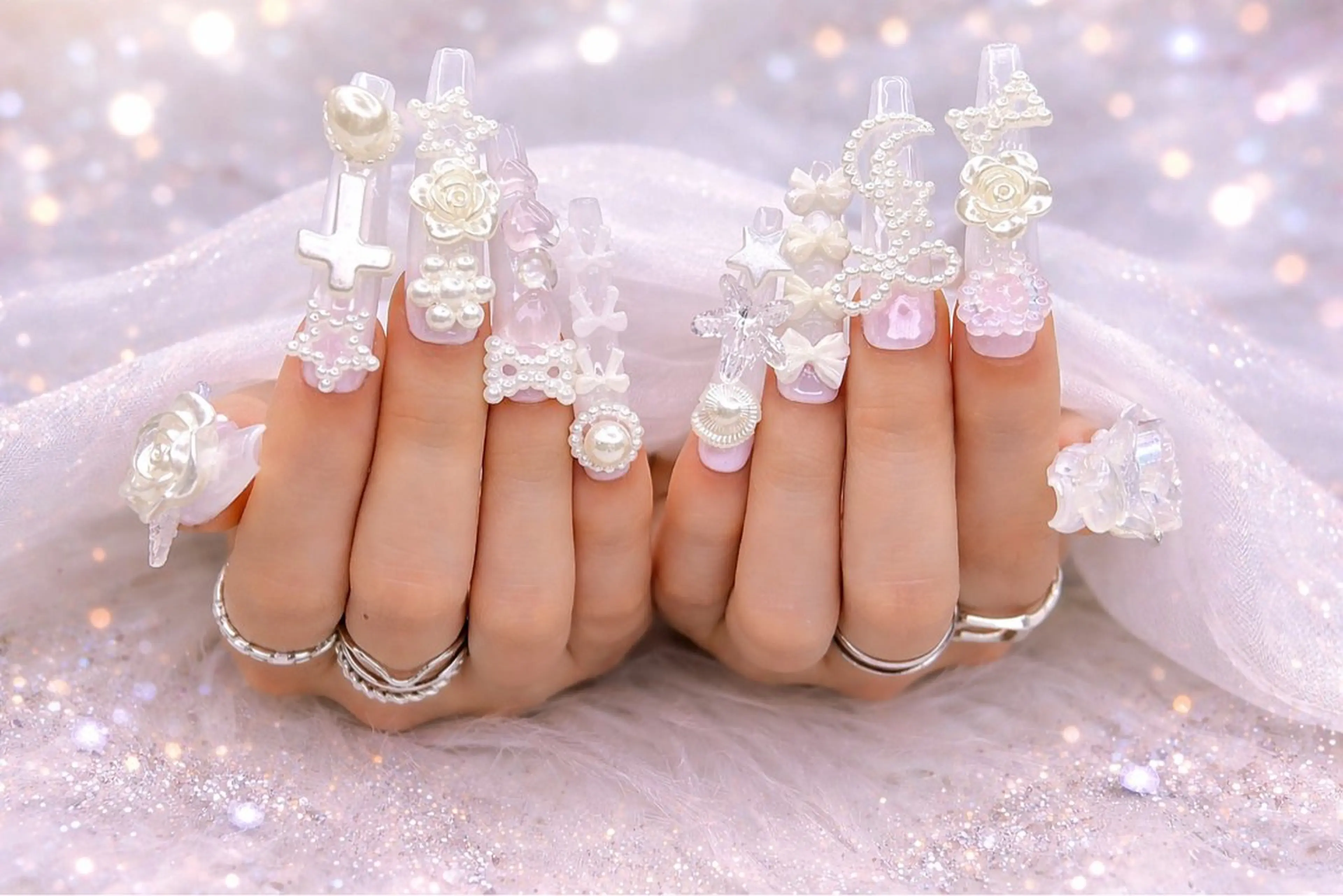 ネイル フラワーネイル ガーリー キラキラネイル 持ち込み リボン salon GOLD フォンのネイルデザイン