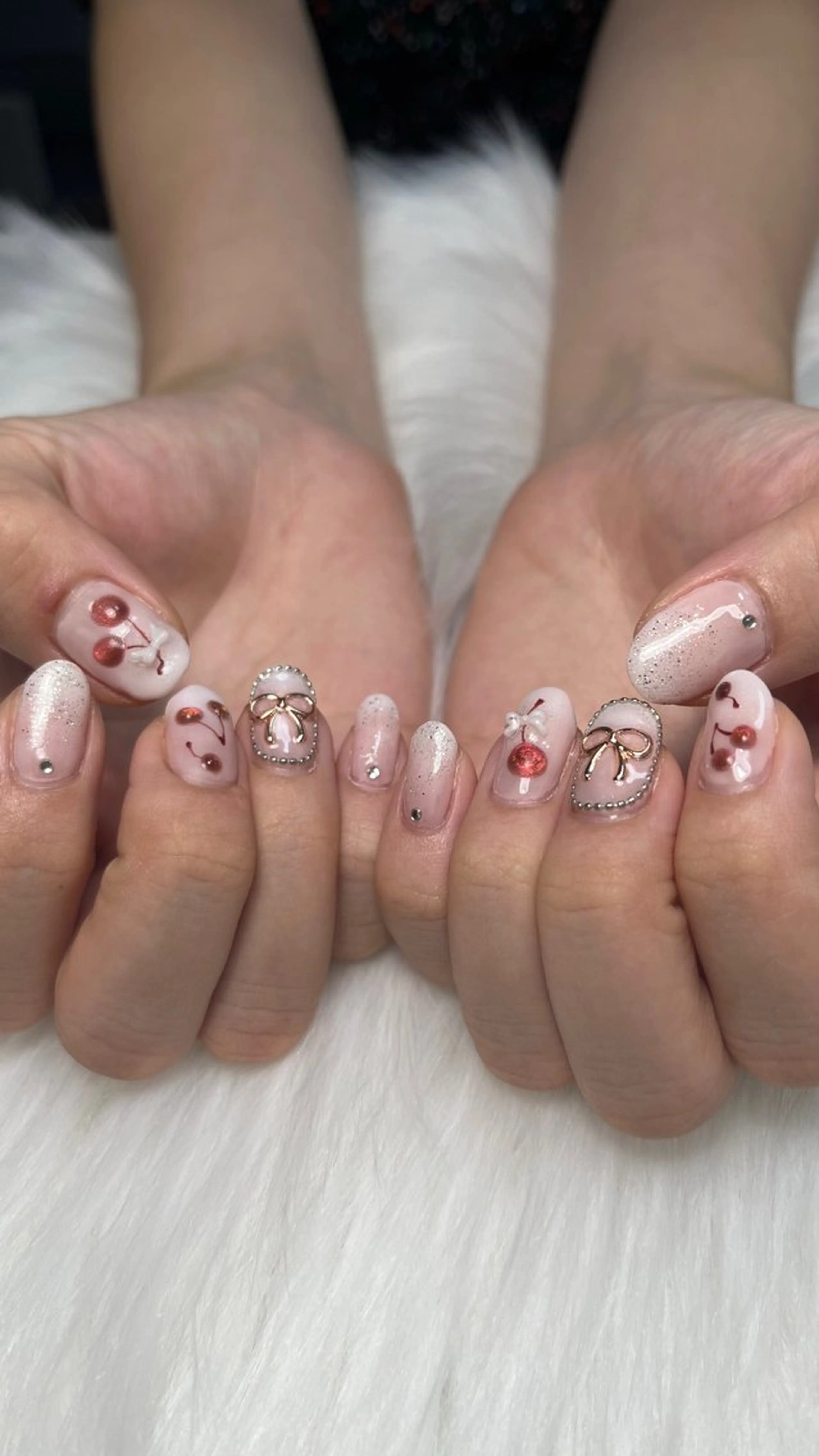 ネイル ガーリー ラメ(グリッター) ぷっくりネイル 赤色 リボン フットネイル Nail salon Hanakoのネイルデザイン