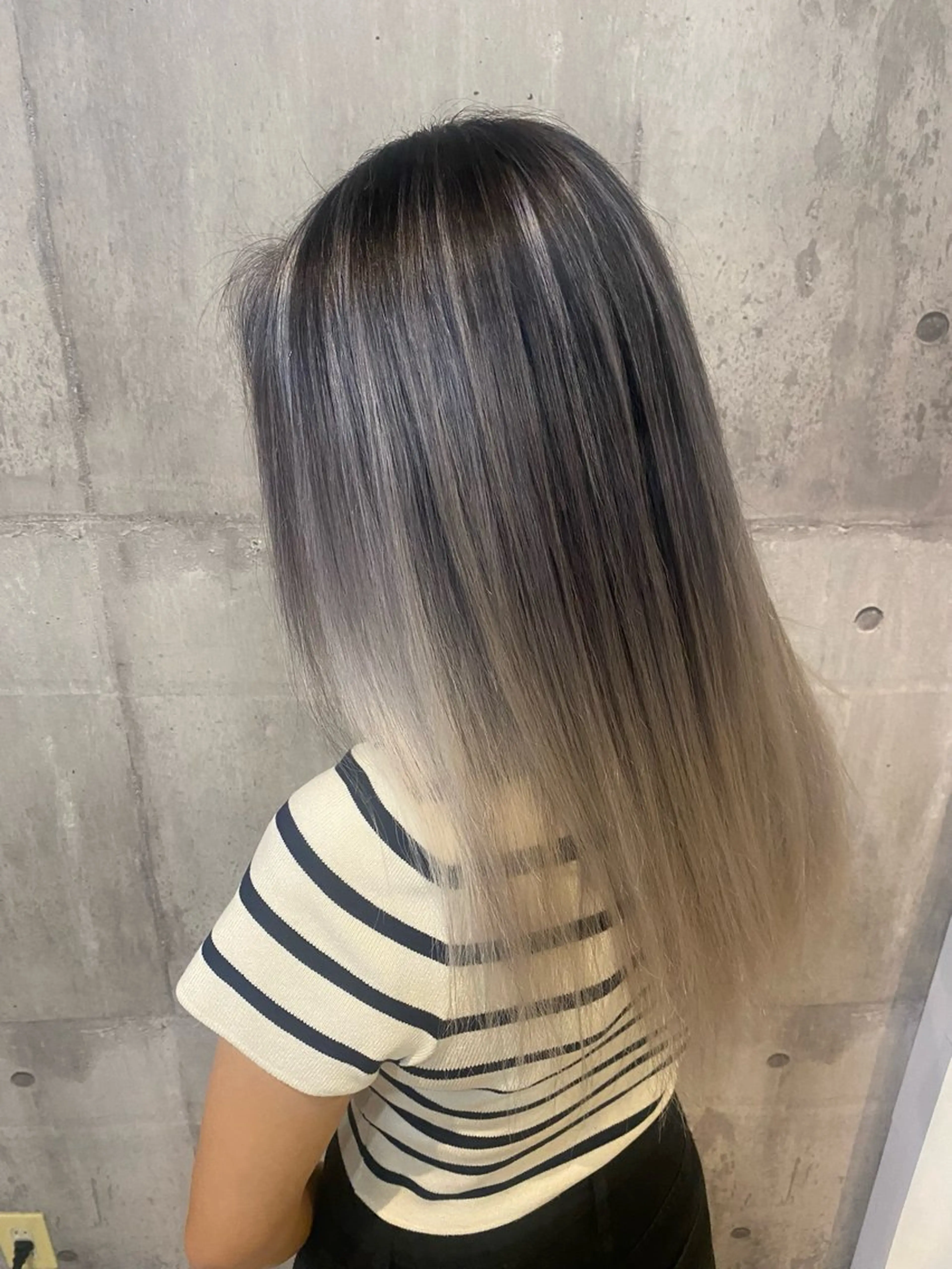 ミディアム Rlino所属・ﾊｲﾗｲﾄ/ﾚｲﾔｰ ｶｯﾄ/大嶽謙のヘアスタイル