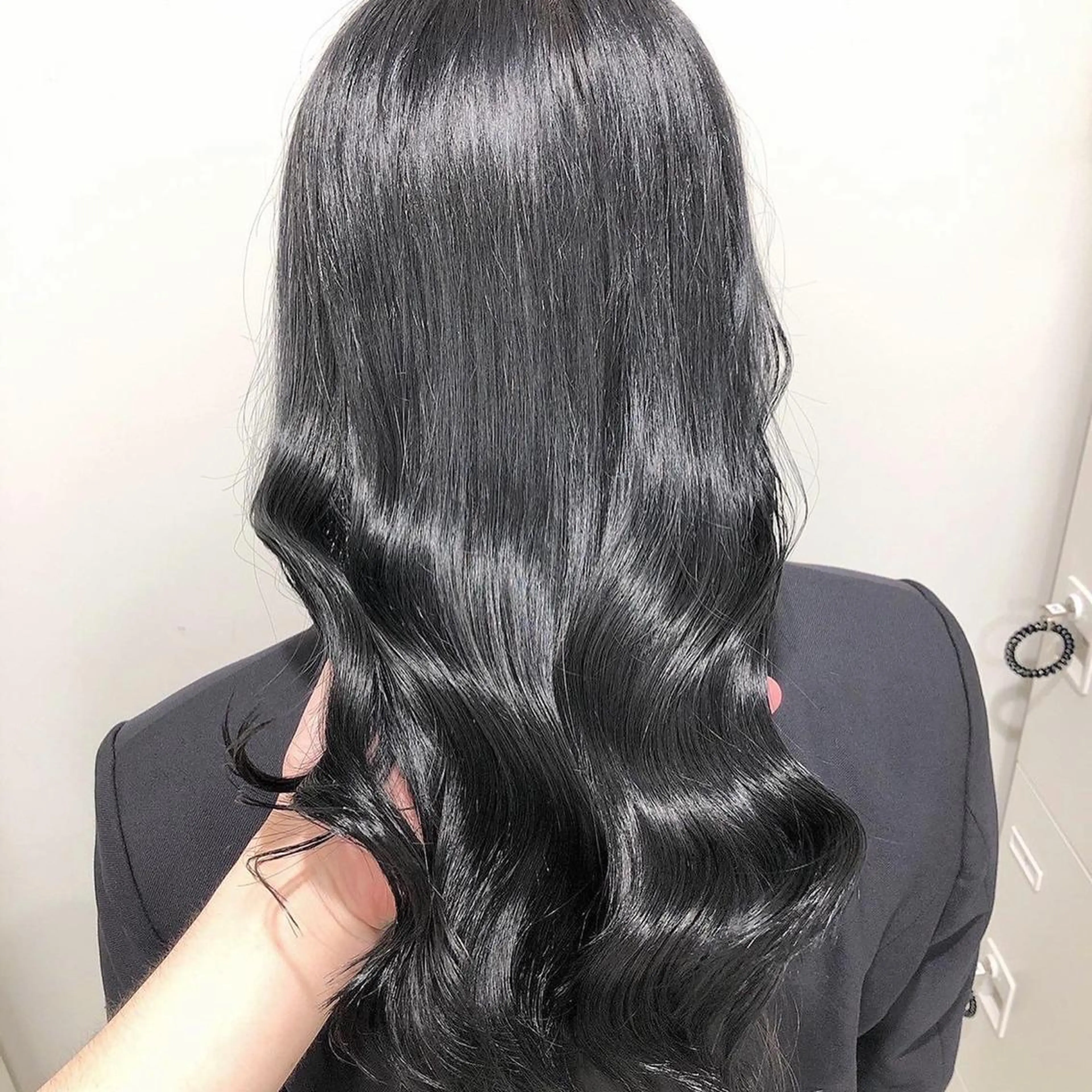 ロング カラー アッシュ 黒髪 カット ヘアカラー トリートメント ヘッドスパ ヘアセット ベージュカラー💖 やすひろのヘアスタイル
