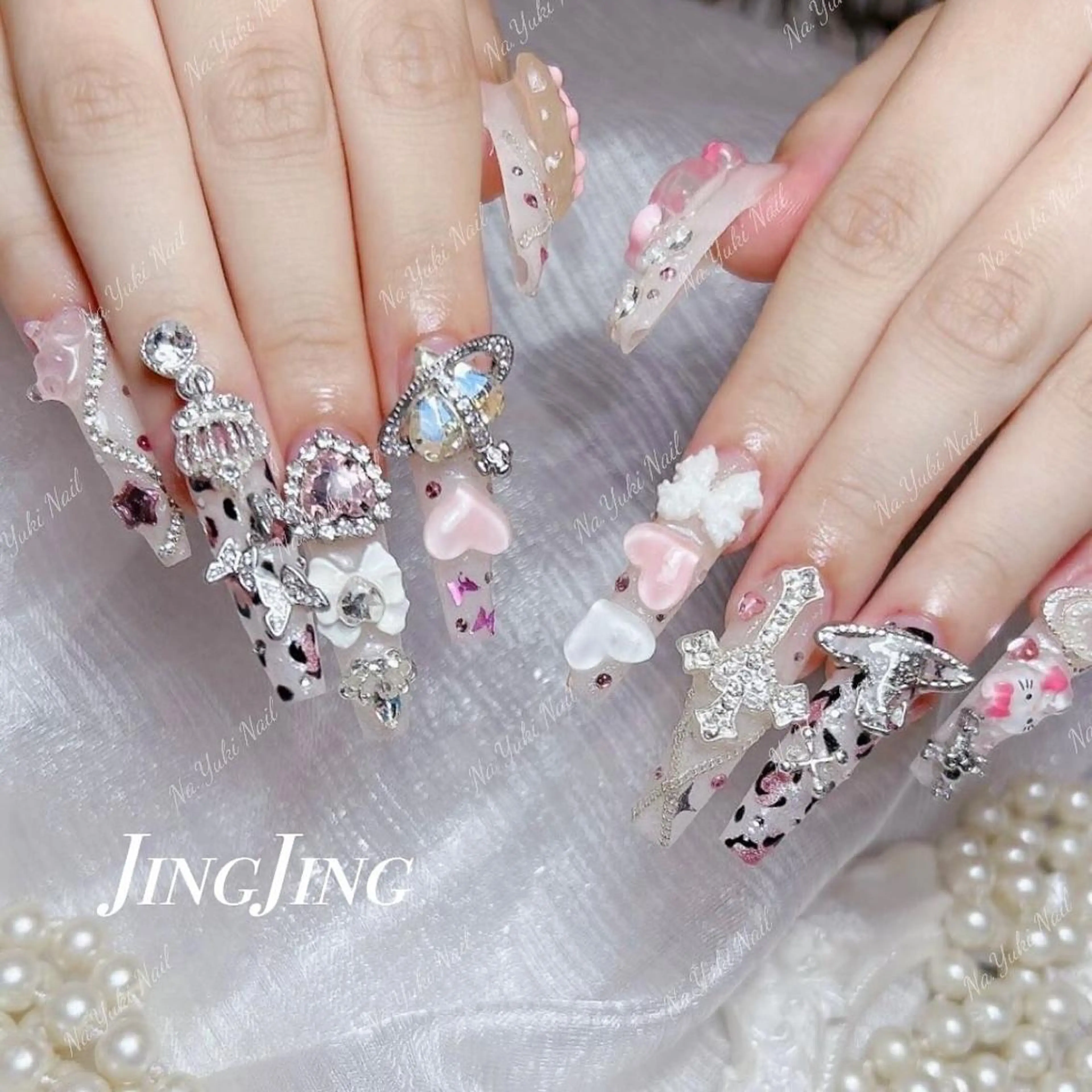 ネイル Queenie 🦋のネイルデザイン