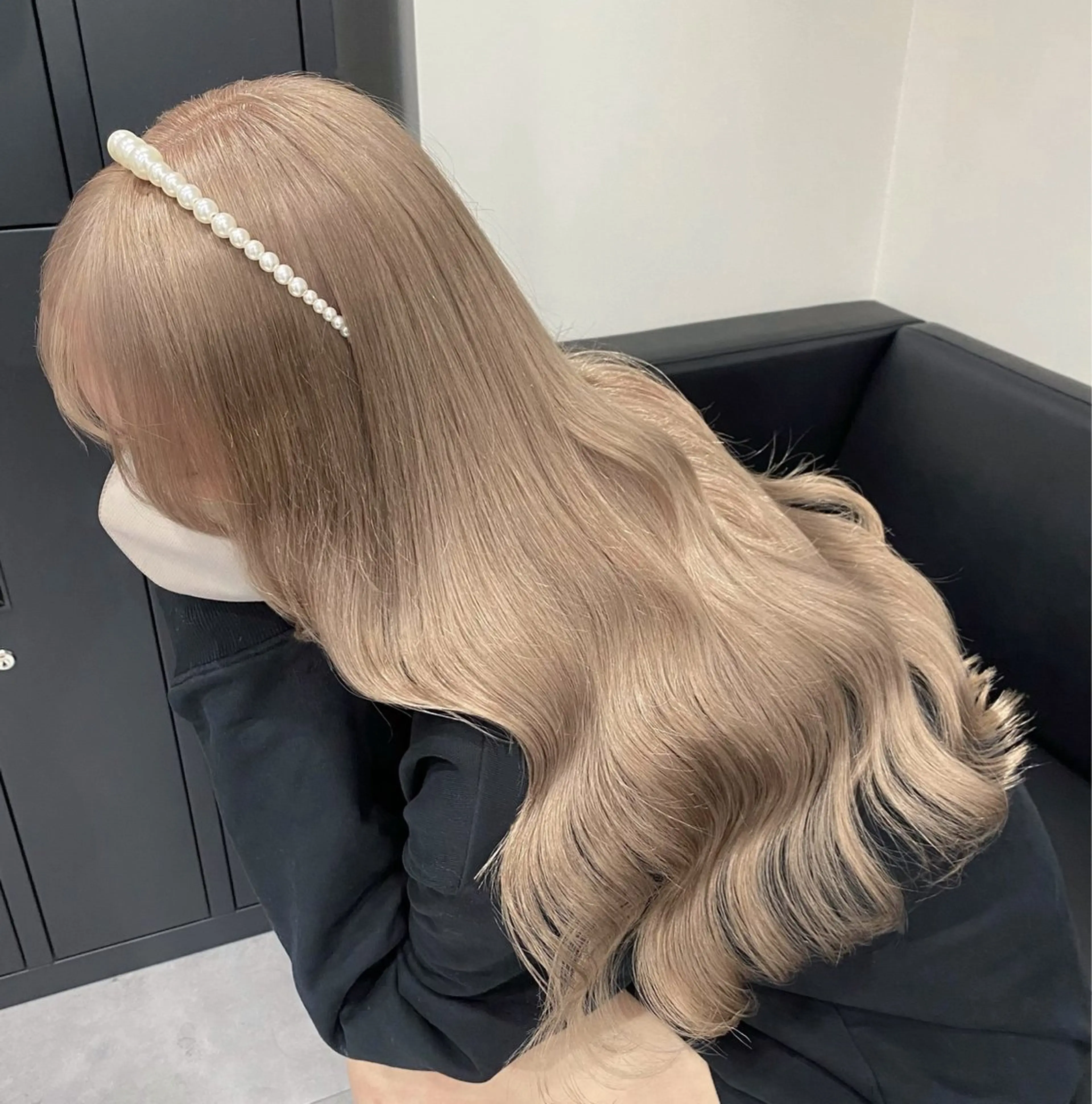 ロング カラー ベージュカラー ミルクティーベージュ ヘアカラー トリートメント 小島 貴之のヘアスタイル