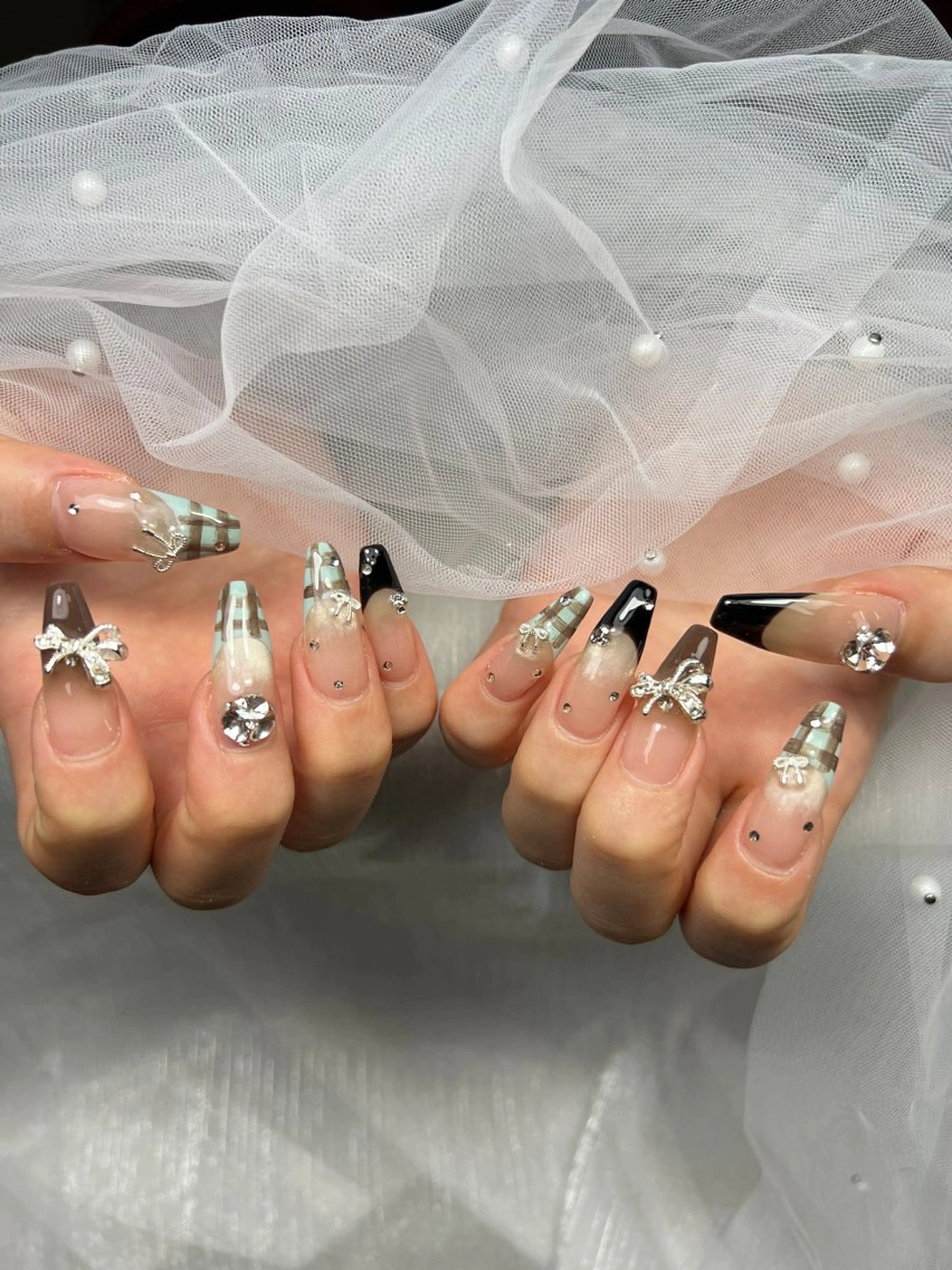 ネイル アートネイル オーロラネイル チークネイル 長さ出し フットネイル ハンドネイル ハンドケア Mio_ Noiranailのネイルデザイン