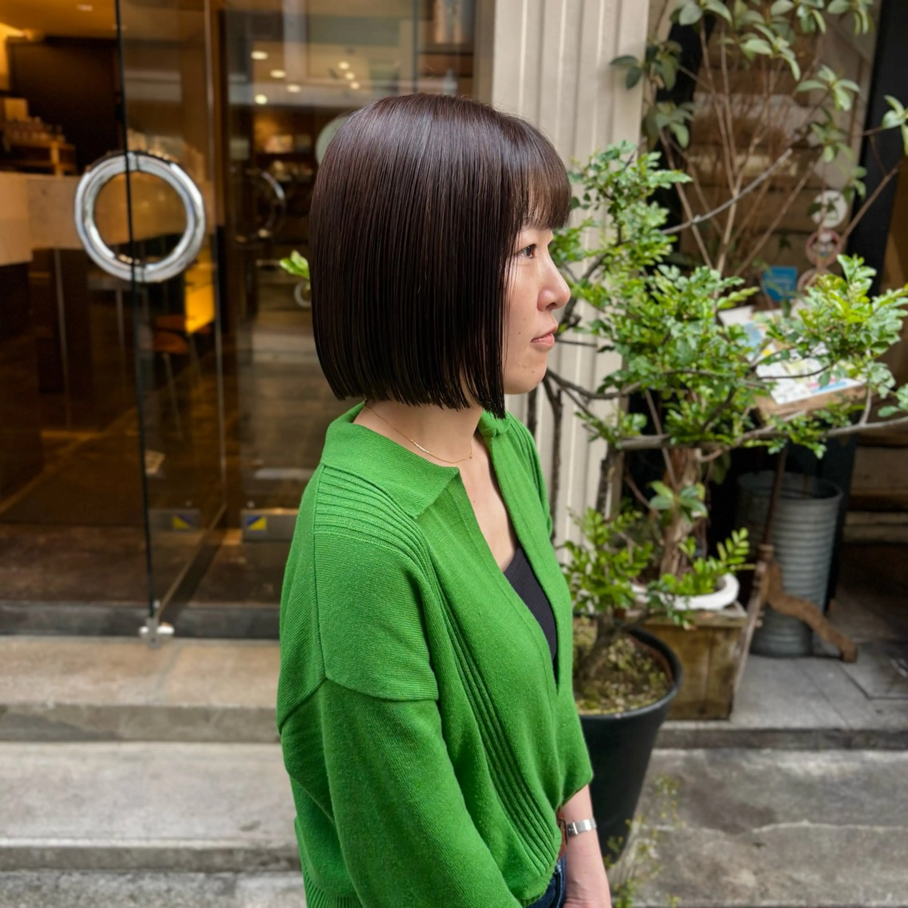 ショート カラー 切りっぱなしボブ ブラウンカラー オリーブブラウン ボブ カット ヘアカラー トリートメント 芦刈 咲来のヘアスタイル