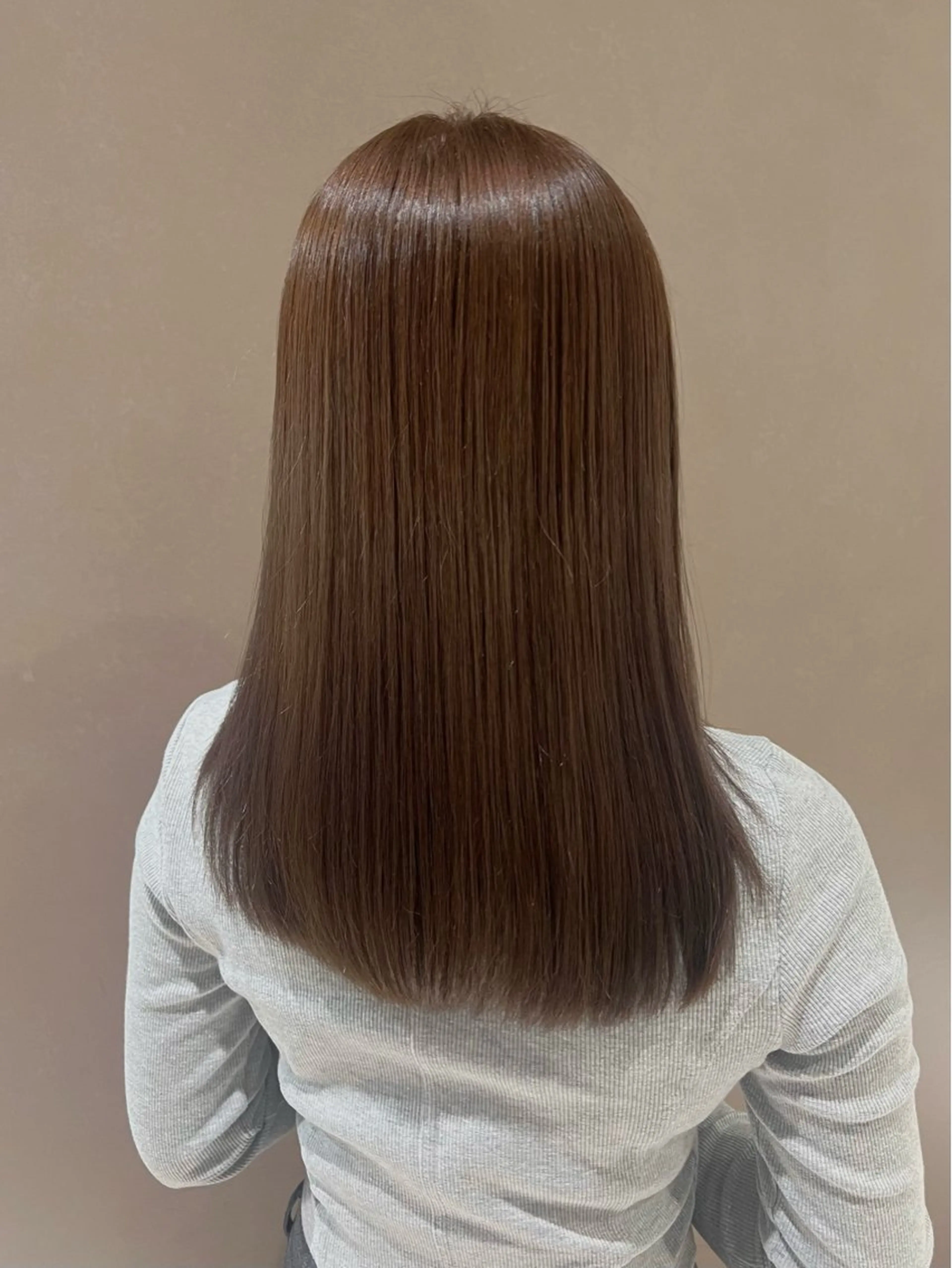 セミロング aya / カットカラーのヘアスタイル