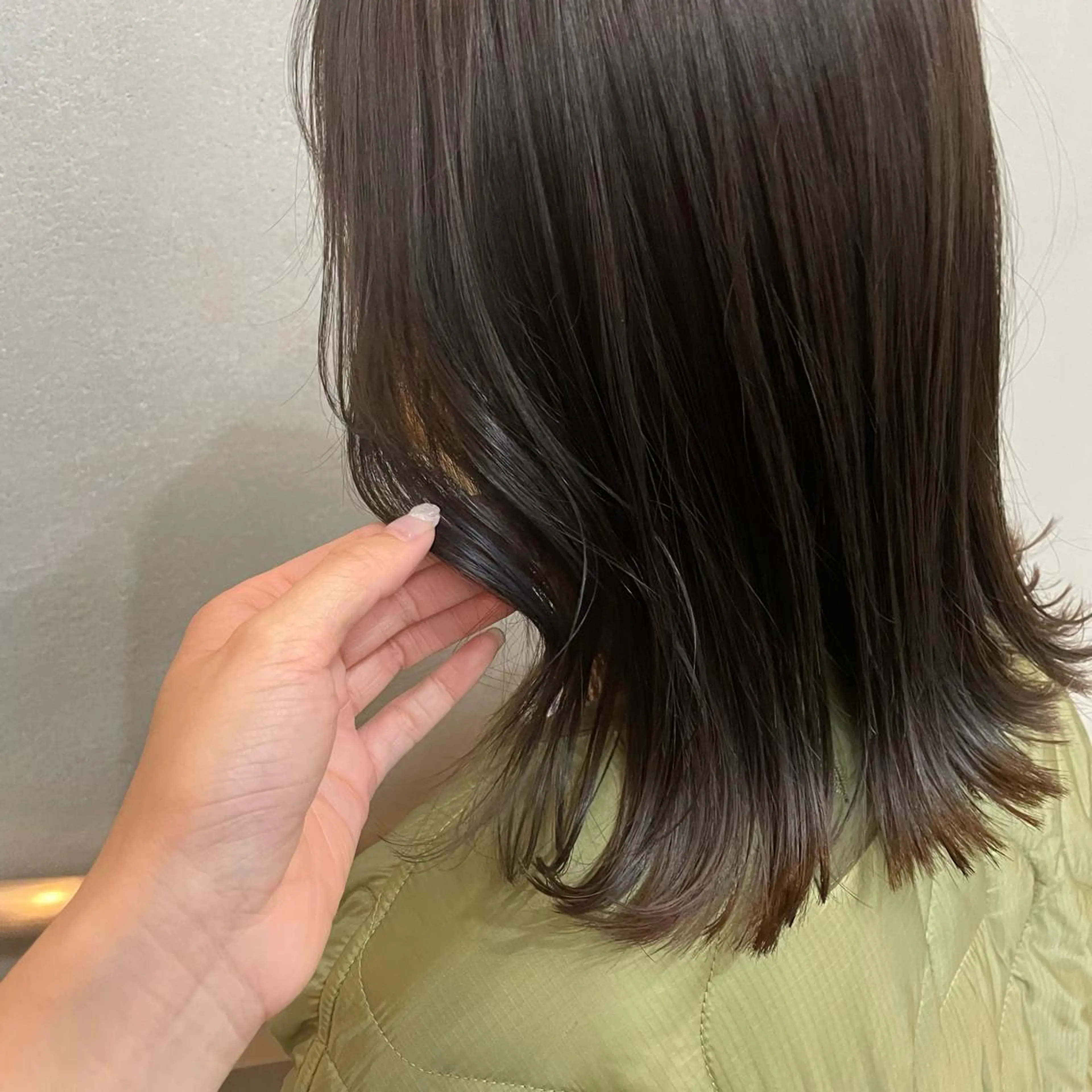 ミディアム カラー グレージュ オリーブグレージュ オリーブグレー カット ヘアカラー 韓国レイヤーカット 🫧大阪梅田レイヤーのヘアスタイル