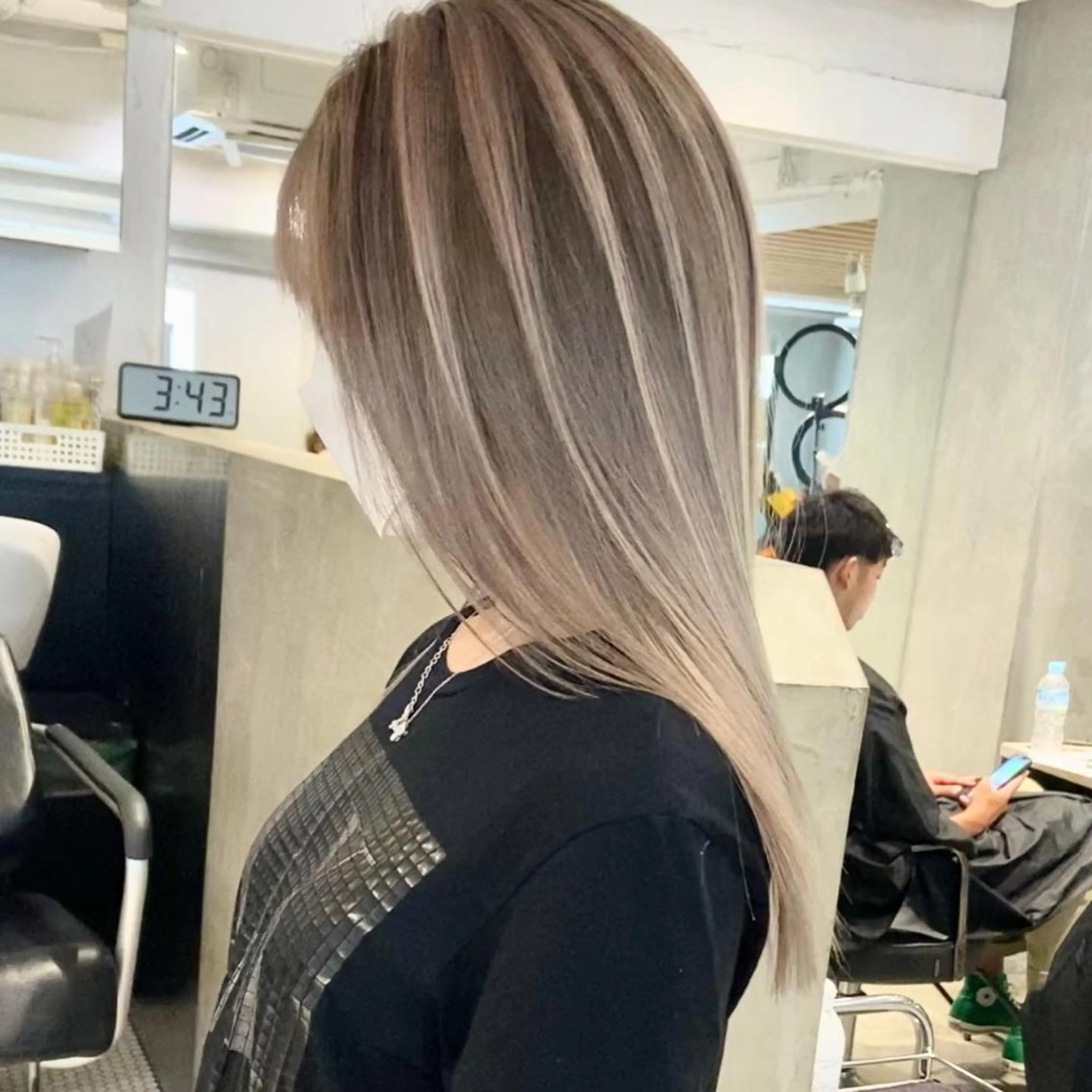 セミロング レイヤーカット salowin渋谷joule店所属・朝倉 啓太のヘアスタイル