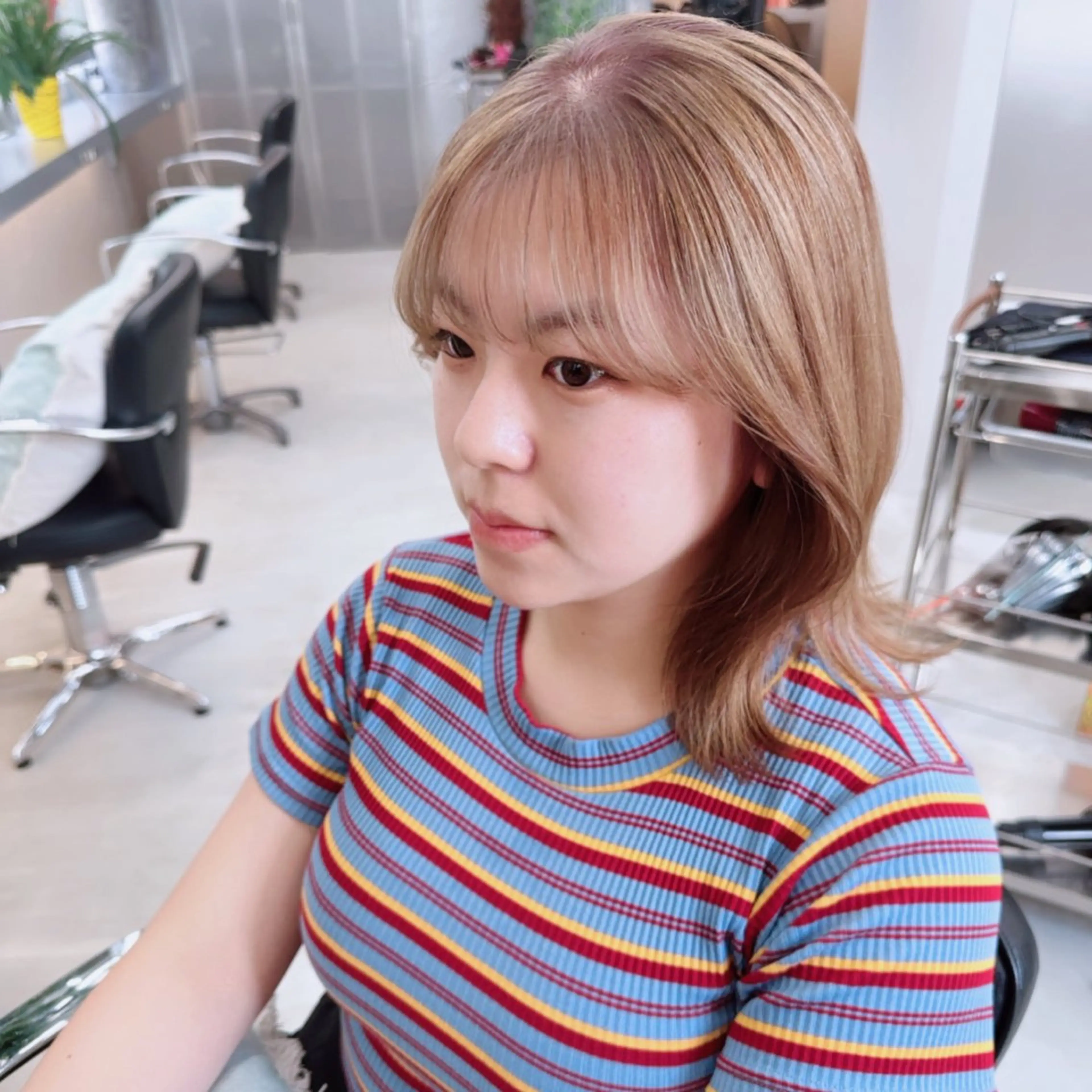 ミディアム カラー ヘアカラー トリートメント 岡野 静華のヘアスタイル