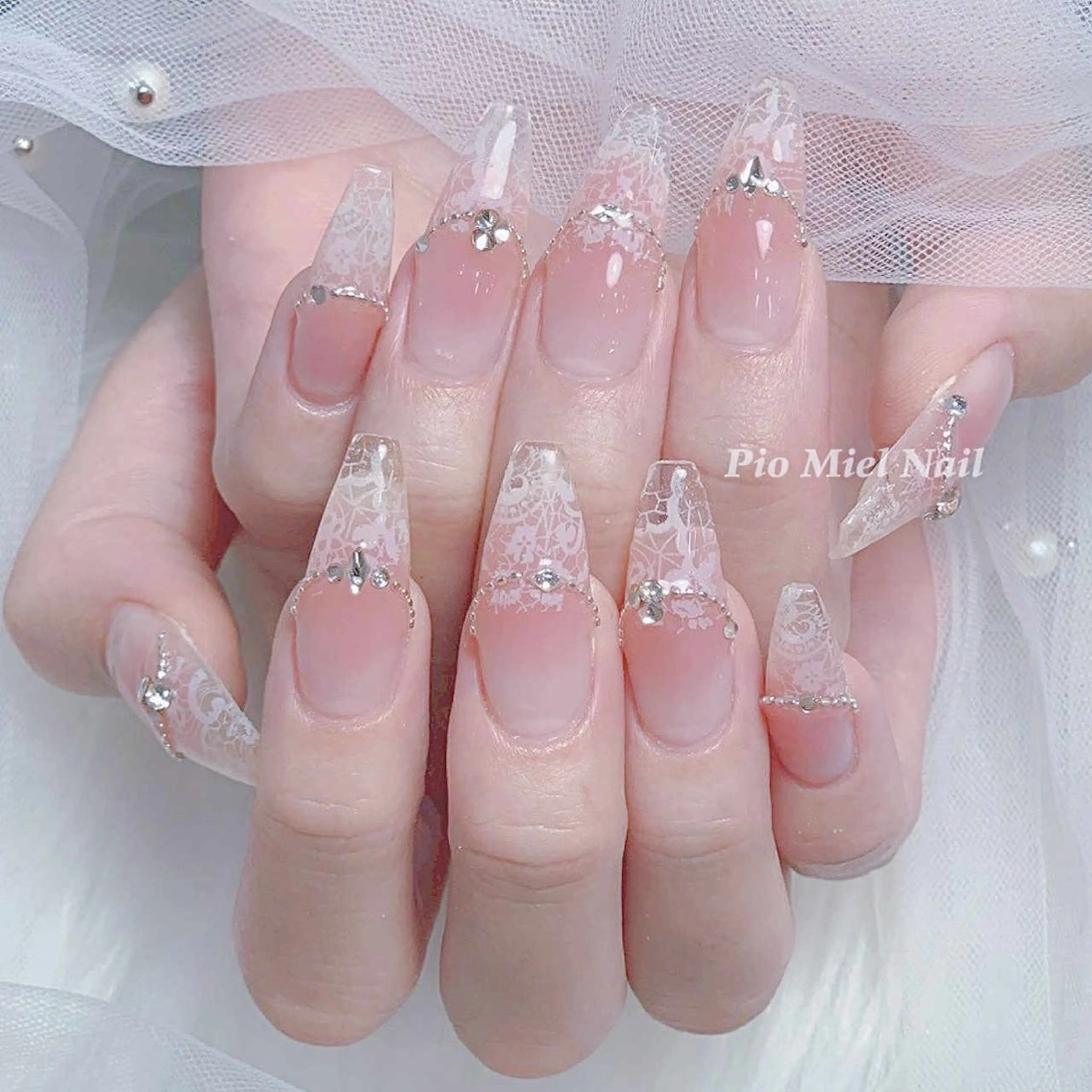 ネイル アートネイル オーロラネイル チークネイル 長さ出し フットネイル ハンドネイル ハンドケア Mio_ Noiranailのネイルデザイン