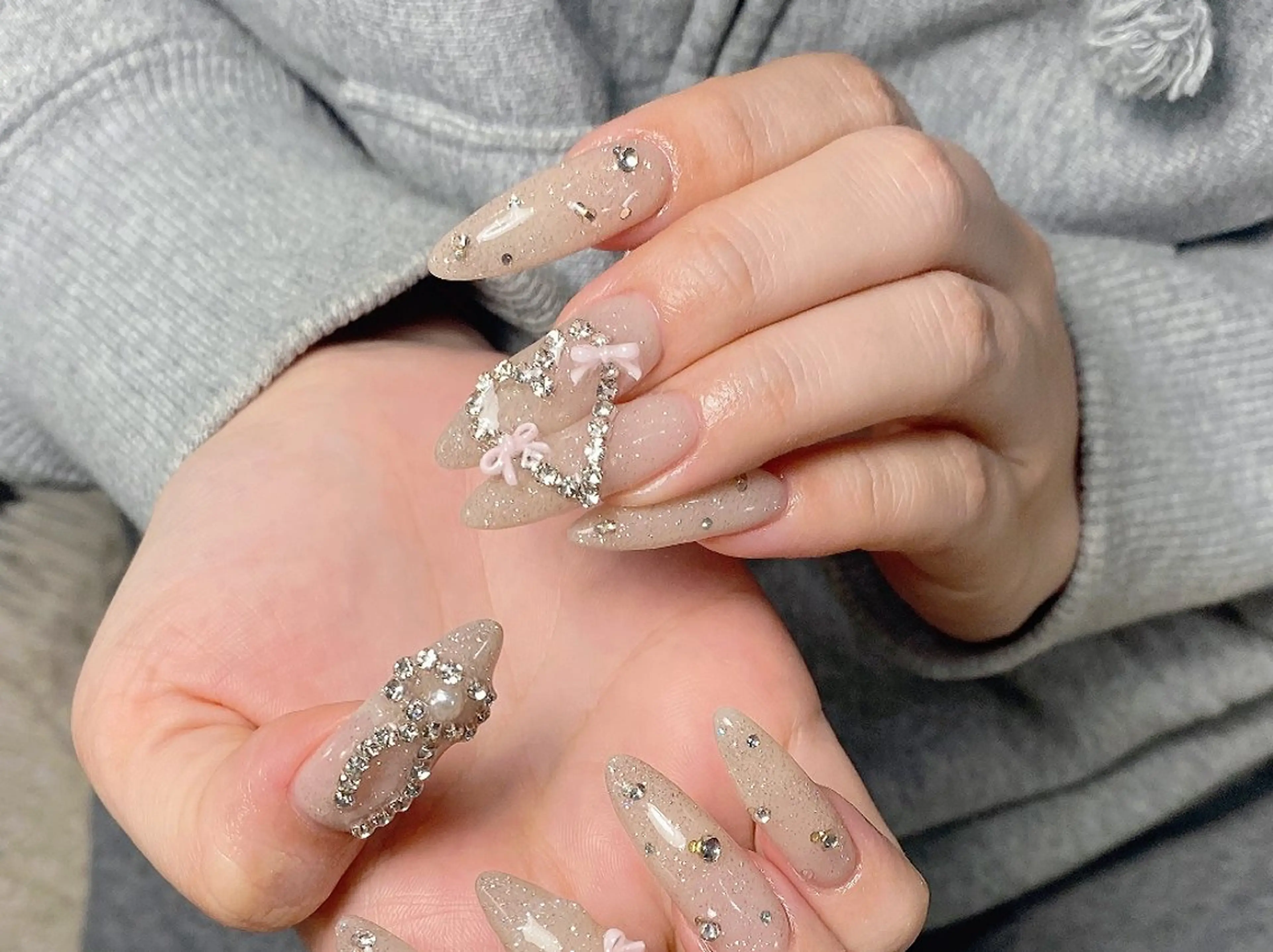 ネイル チークネイル フレンチネイル ジェルネイル ガーリー キラキラネイル ハンドネイル UM Nail Salonのネイルデザイン